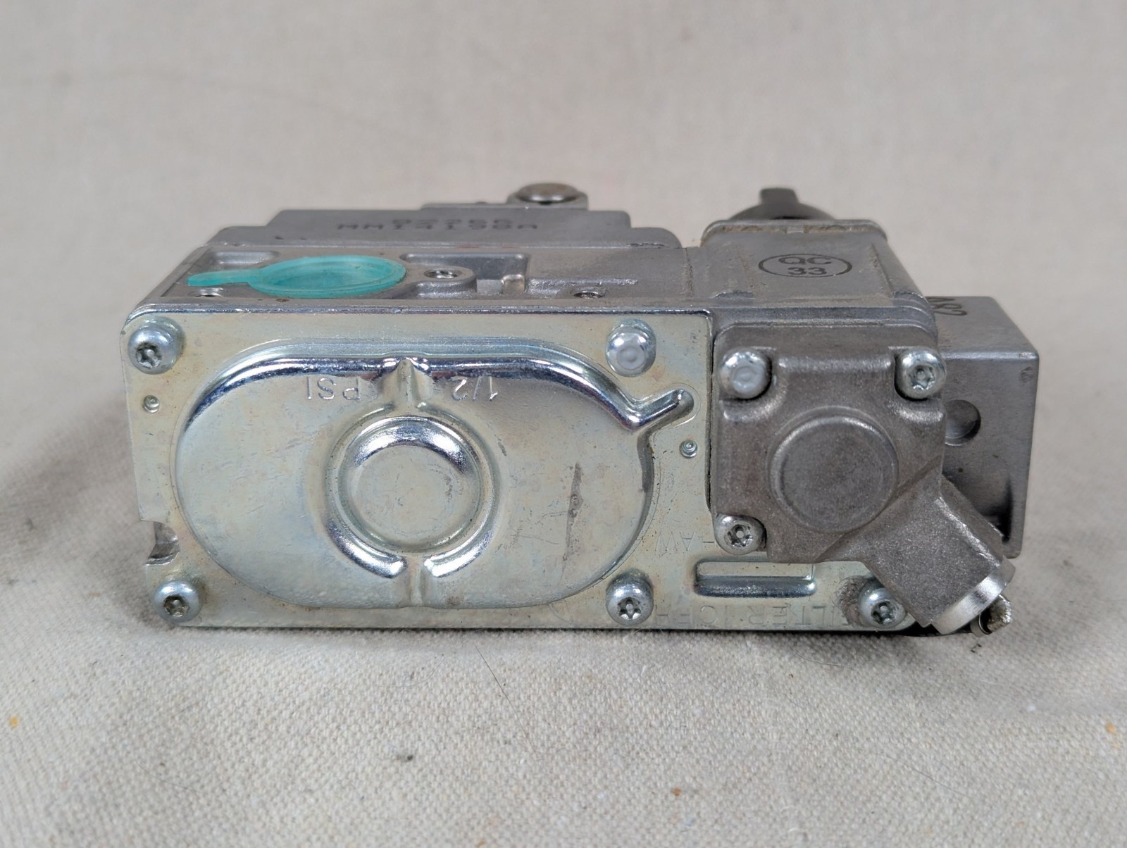 Robertshaw 7000MVRLC Millivolt Gas Valve 740-811-415 Natural Gas New Unused