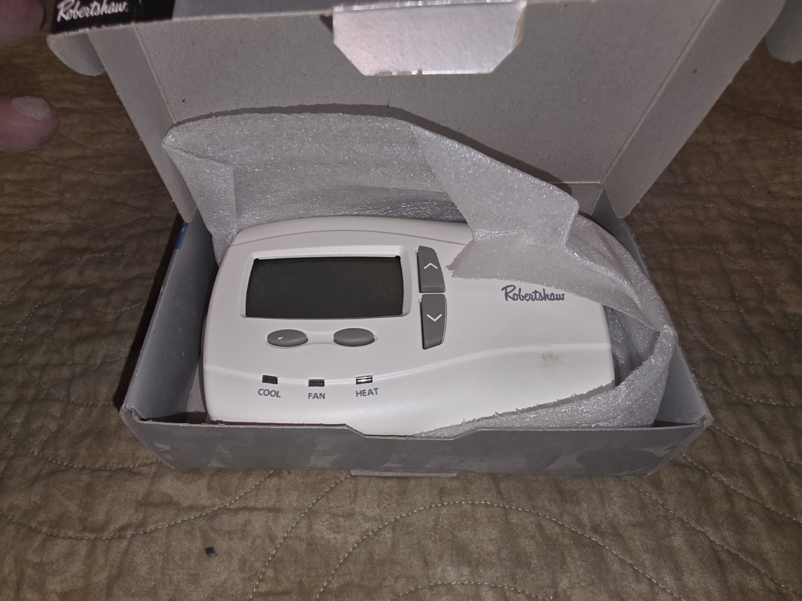 Robertshaw Digital Programmable Thermostat w/Humidity Control 2H/2C Model 9701j