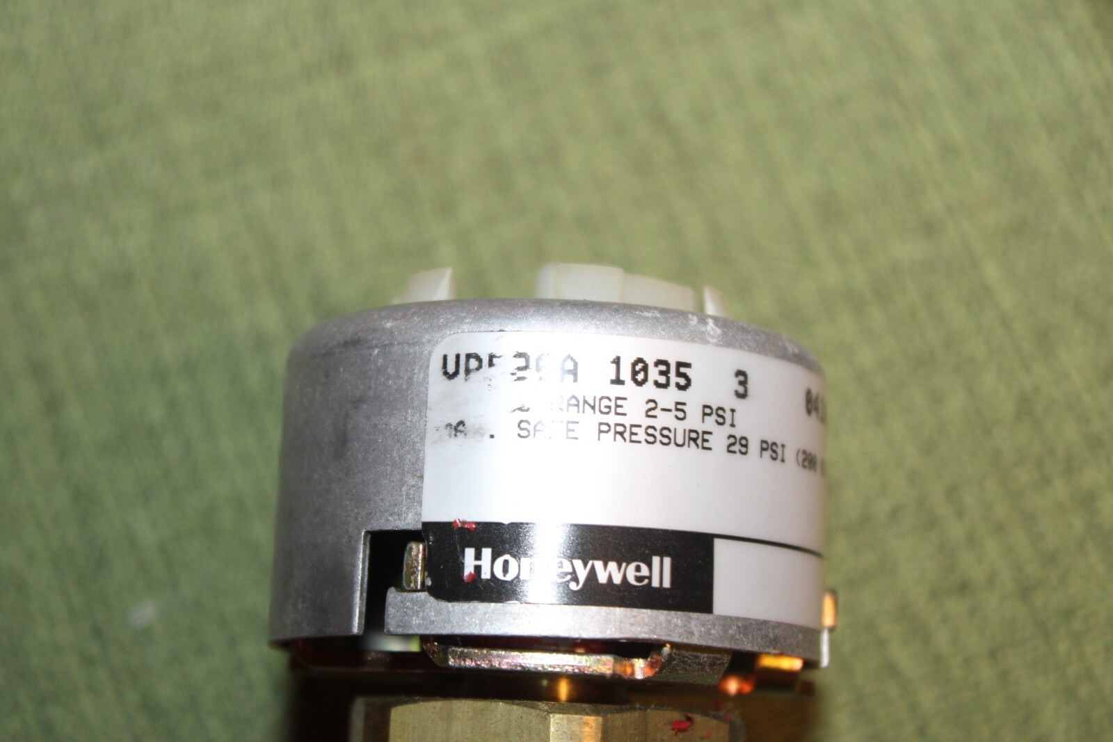 NEW HONEYWELL VP526A1035 Pneumatic 3 Way Unitary Mixing Valve 1/2″ 2.5Cv