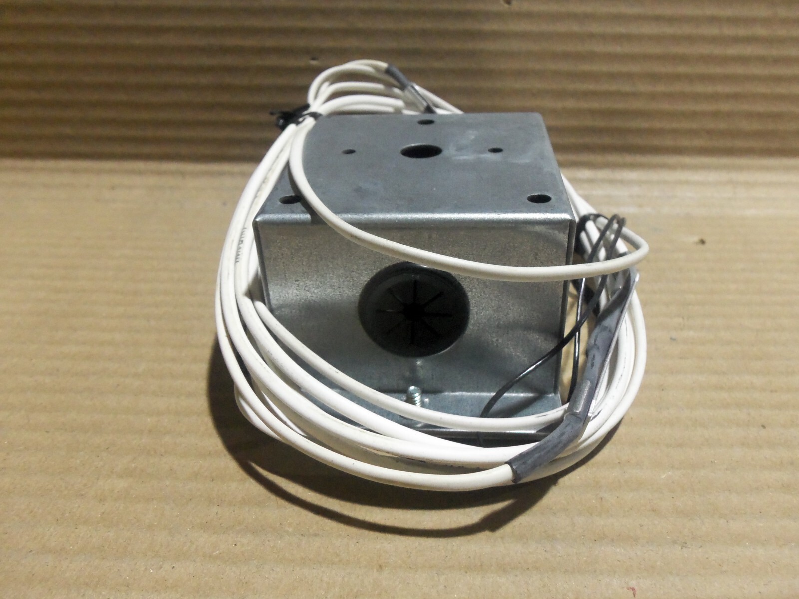 New Honeywell C7041J 1009 12ft Duct Averaging Sensor -40F-250F 20k OHM NTC AK