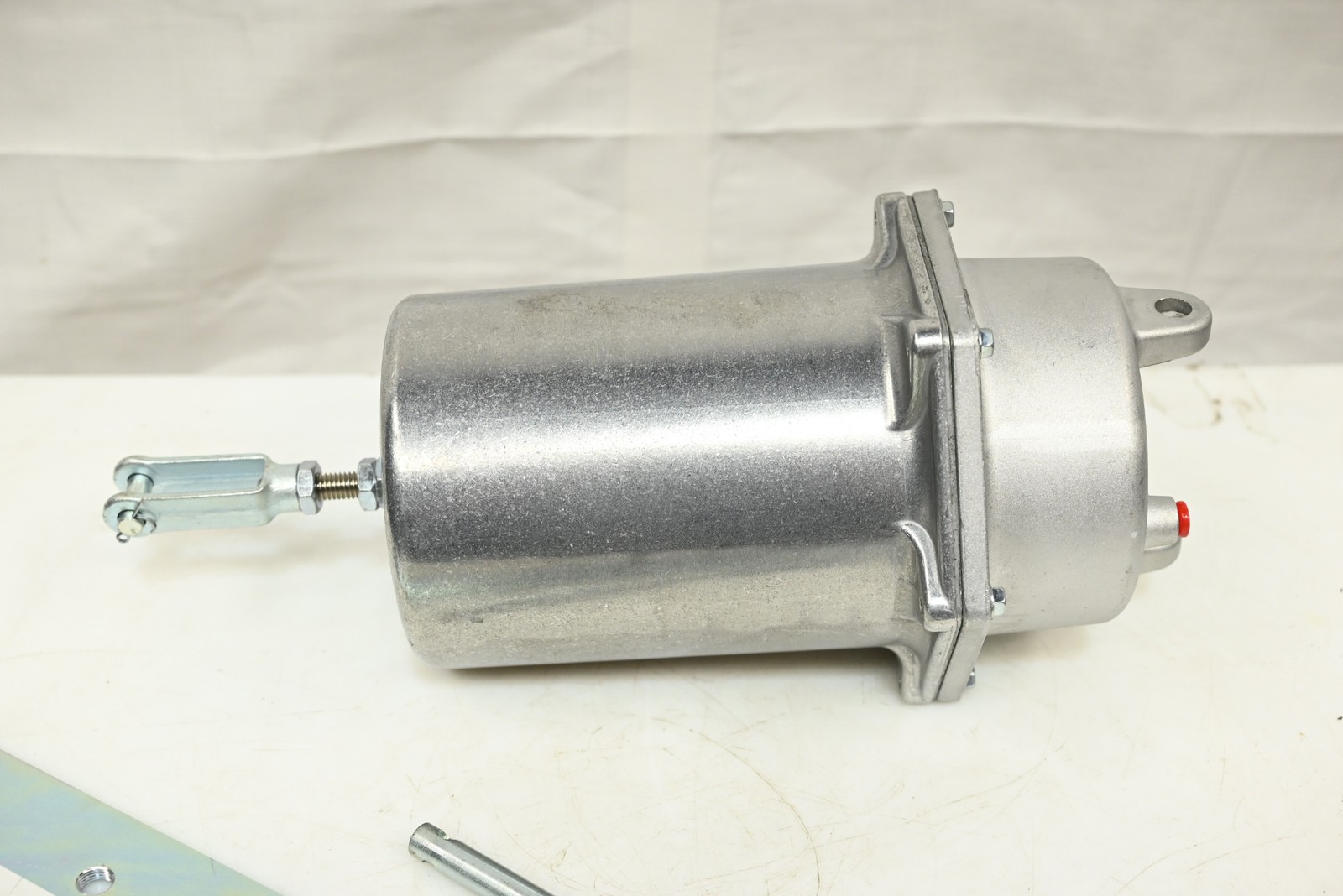 Schneider MK-7101 Pneumatic Damper Actuator 3-8PSI Spring, 4-1/2″Stroke