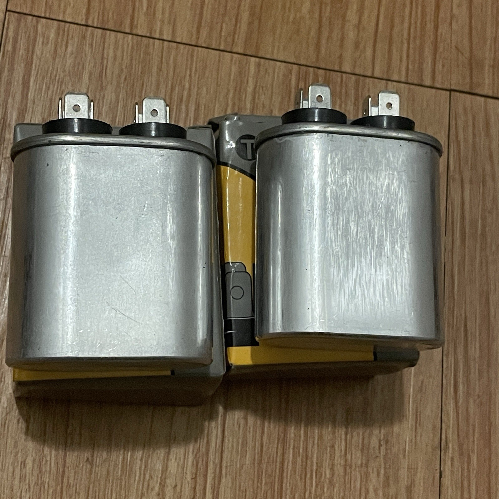 Titan Pro Motor Run Capacitor 2 Piece 440/370 TOCF 7.5 OVAL