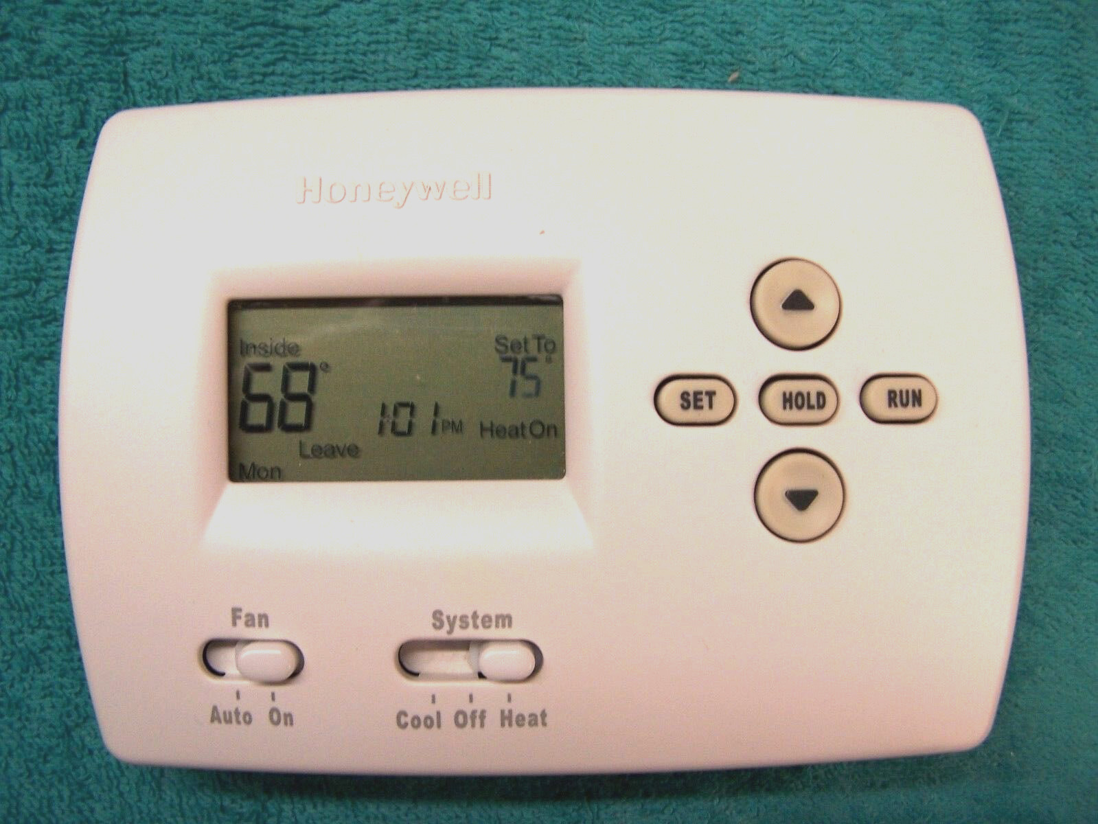 Honeywell TH4110D1007 5-2 Day Programable Thermostat TH4110D Heat Pump