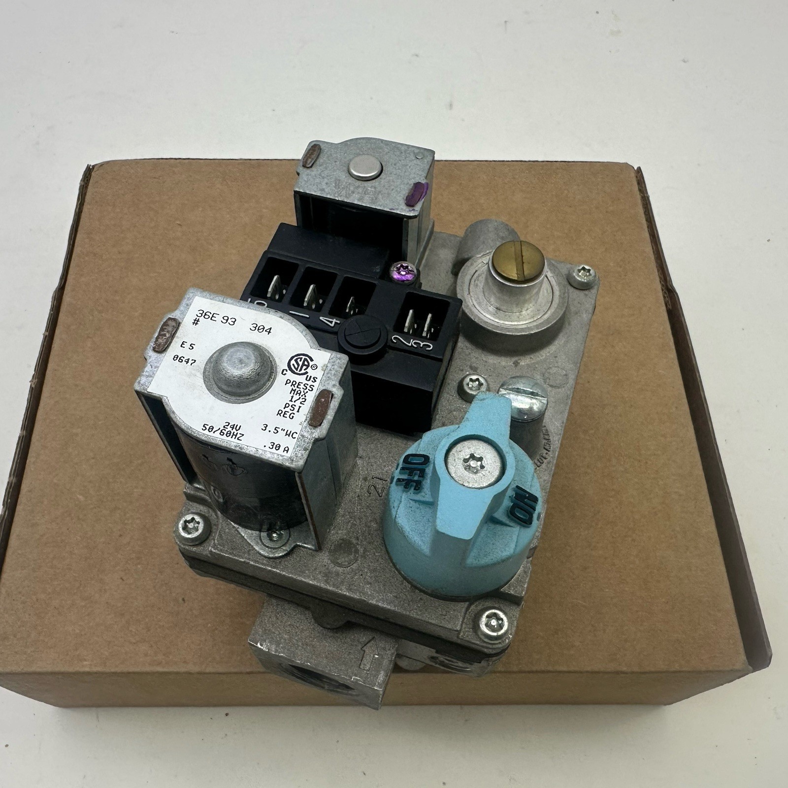 White Rodgers 36E93 304 Manifold Gas Valve 36E93304 Unknown Working Condition