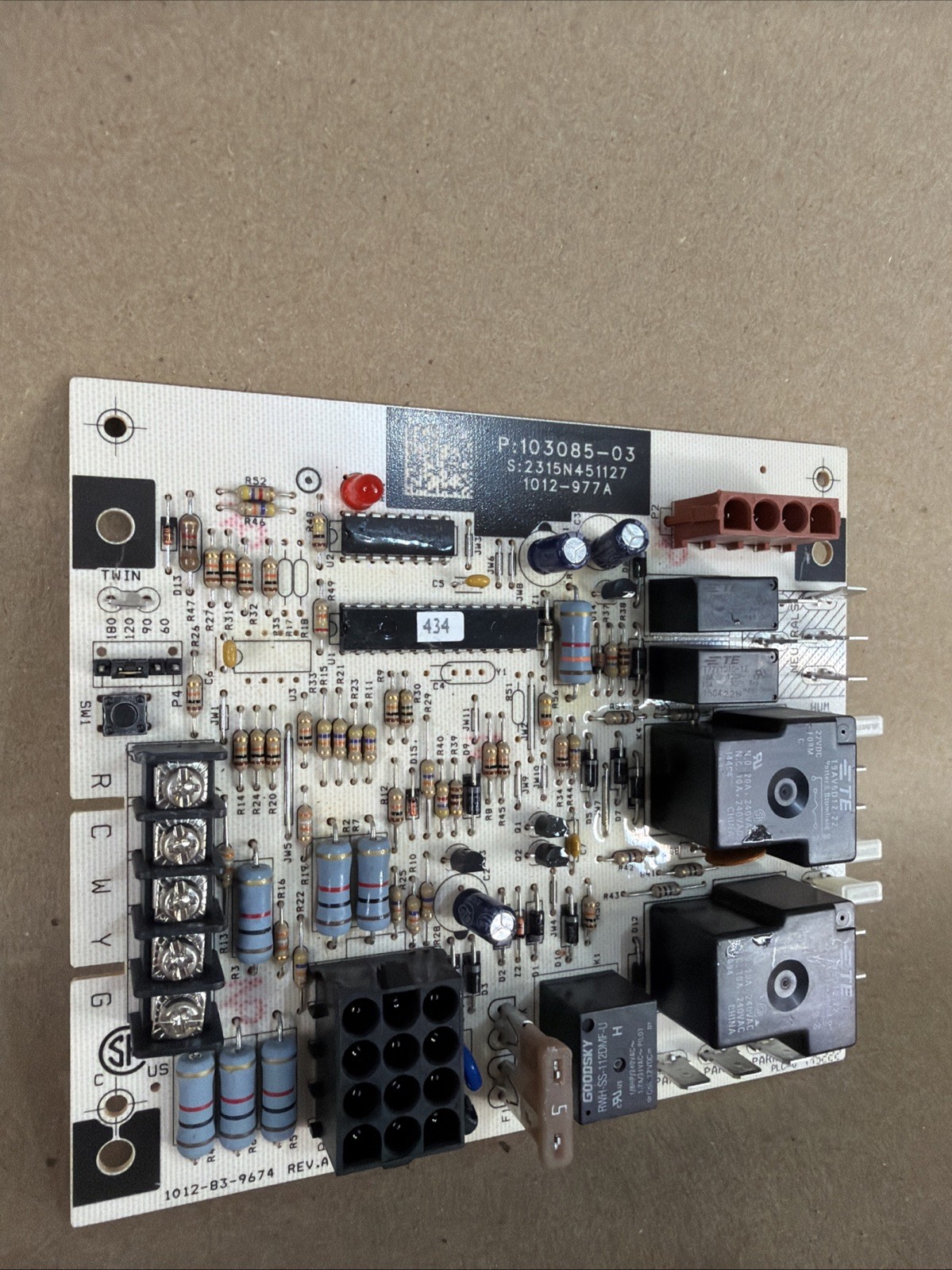 LENNOX Furnace Control 103085-03 Circuit Board 1012-977A (A1B1)