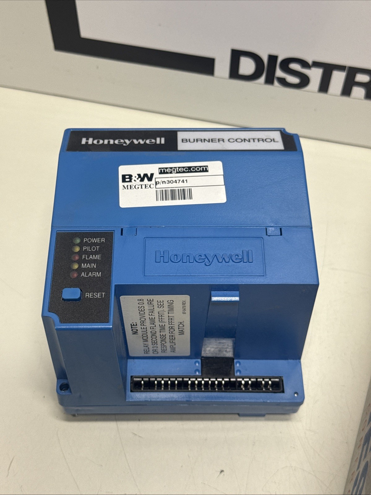 HONEYWELL RM7890B1030 On-Off Control 1 2.70LB Circuit Breaker