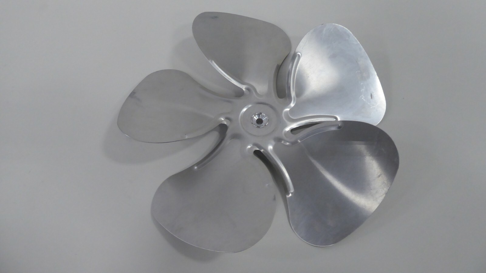 Airdrive Revcor 17545K85 Fan 5 Blade 12″ Od 5/16″ Pilot Set Screw 7/8″ Hub OD