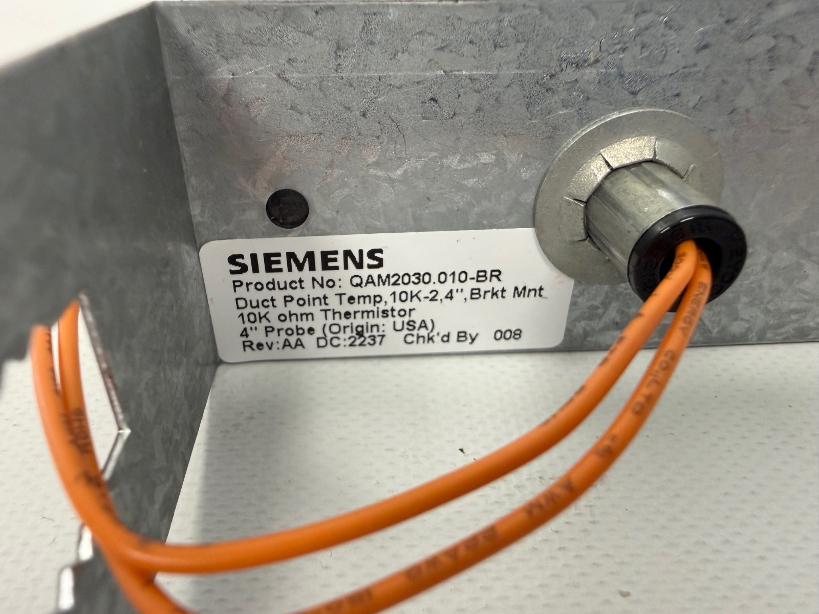 SIEMENS QAM2030.010-BR DUCT POINT TEMP SENSOR 10H-2 4″ BRACKET NEW OPEN BOX