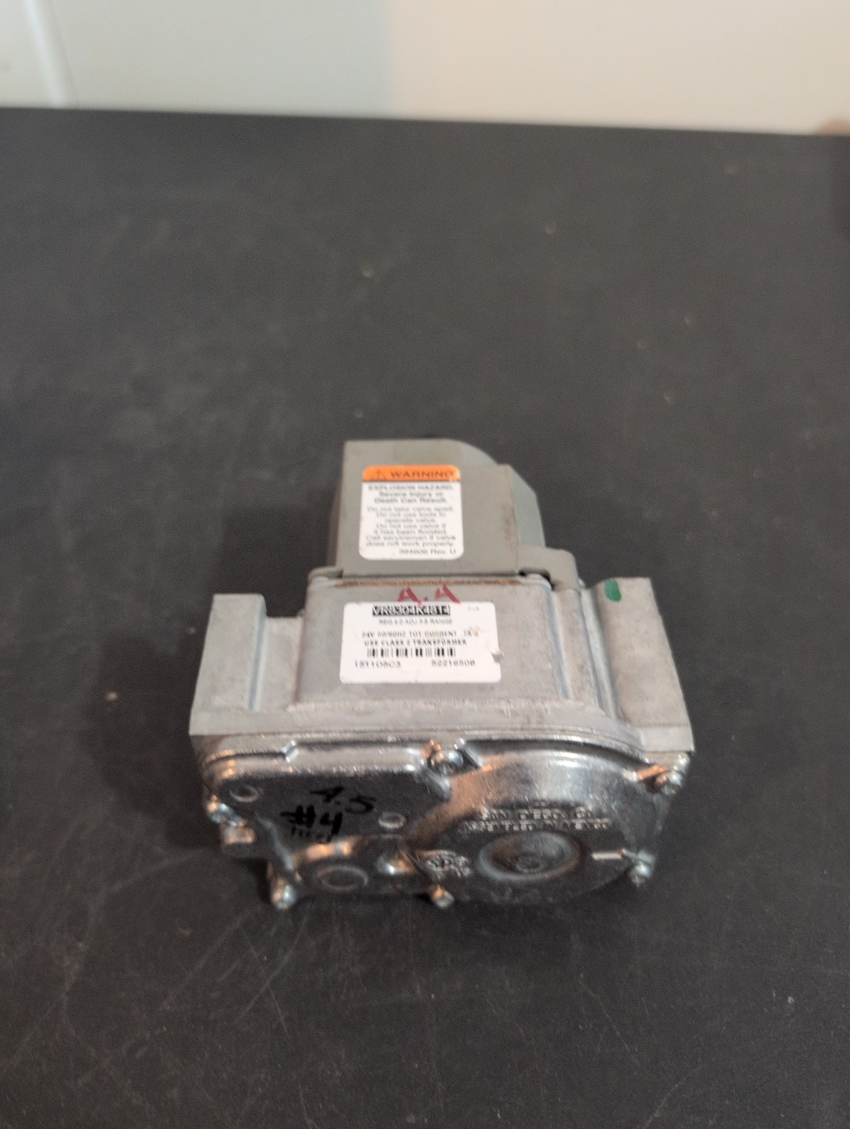 New Honeywell VR8304K4814 Gas Valve Open Box