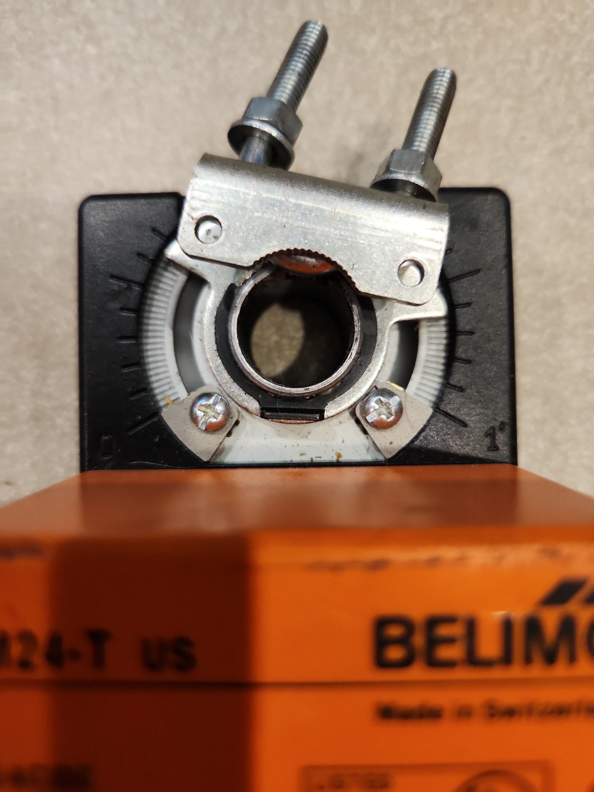 BELIMO LM24-T Actuator 24VAC/DC 35 in-lb 80-110s HVAC Damper, Conner damaged!