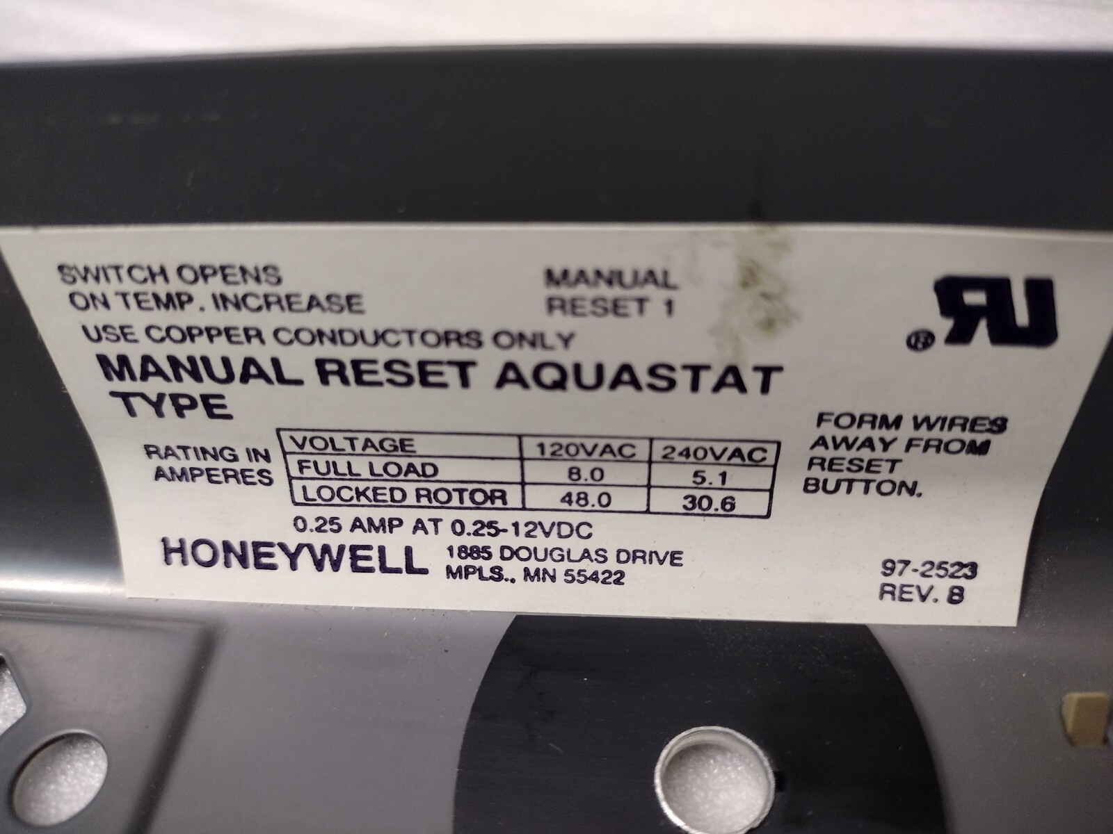 4006E1026 Honeywell Aquastat Controller 130-270F TEMP RANGE, 3/4 IN. NPT, 3″