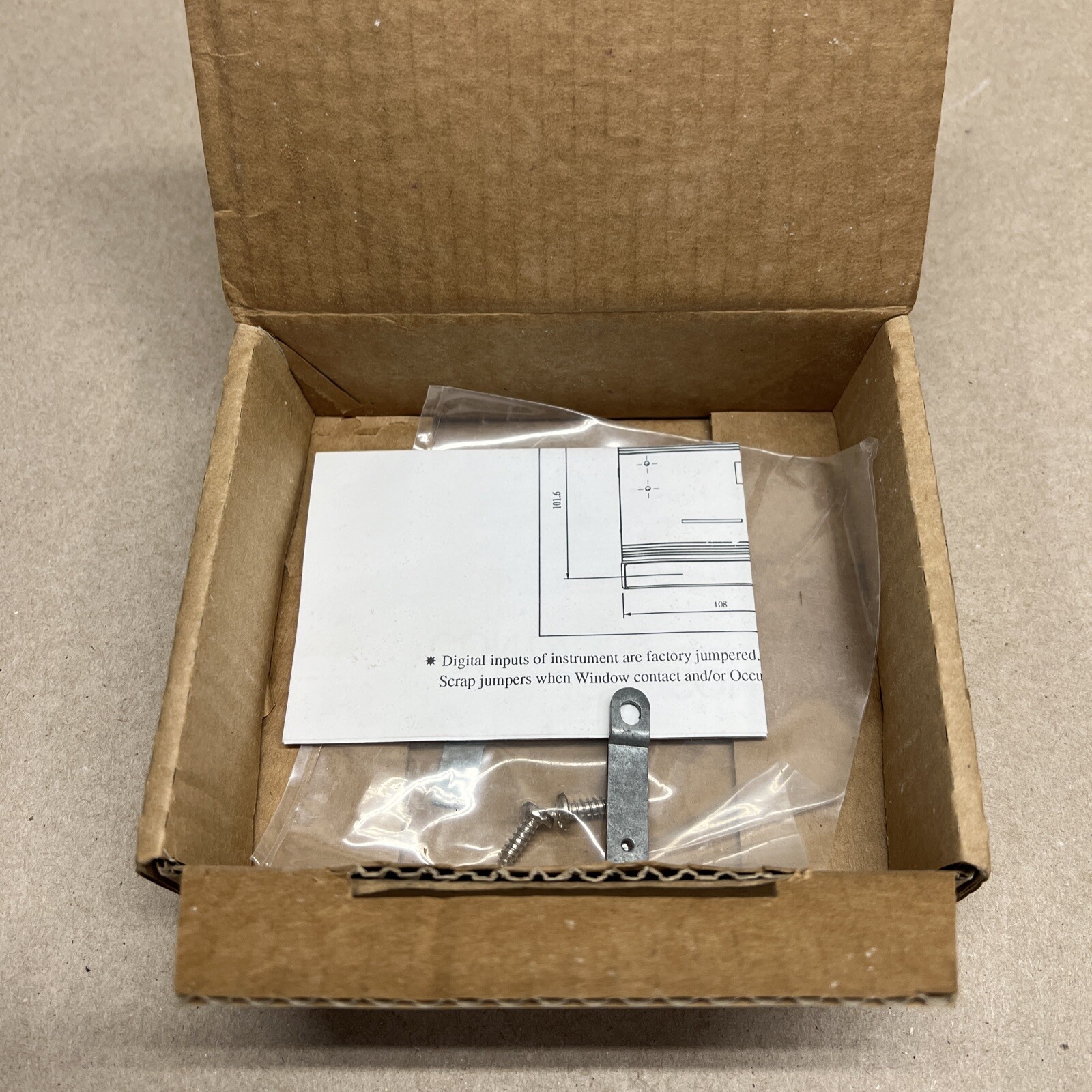 New OEM Johnson Controls Unit Controller TC-9102-0331 27-85057-13 Italy FastShip