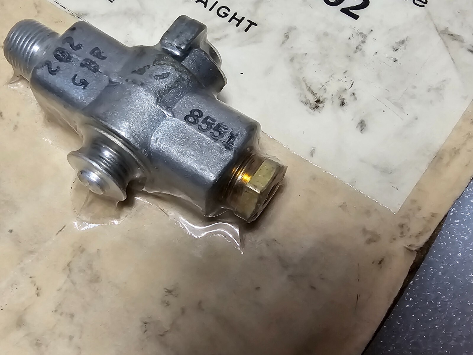 Sid Harvey Straight Pilot Valve D-215 (215-202), 1/8″ NPT x 1/4″ Compression