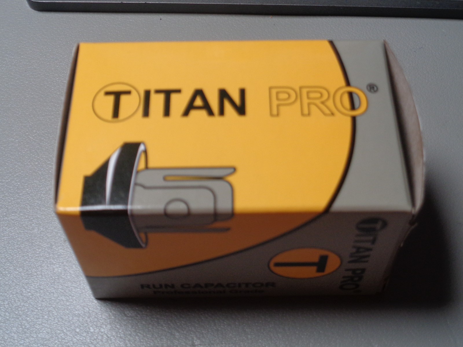 TITAN PRO RUN CAPACITOR 7.5 MFD 440/370 VOLT ROUND TRCF7.5