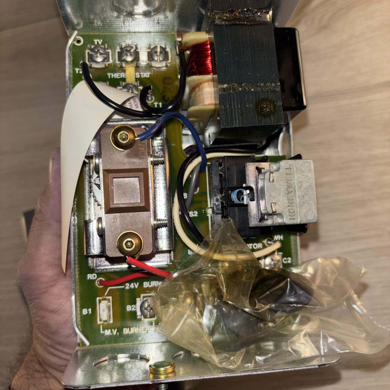 Honeywell L8148J1009 Aquastat Relay – New Without Box