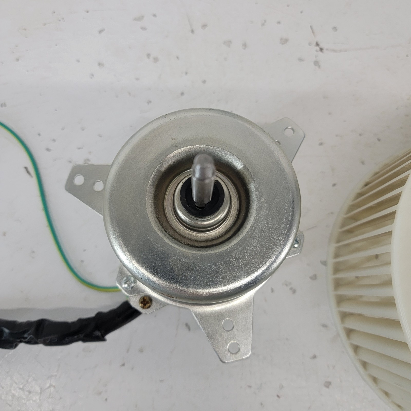 Dehumidifier Fan Motor YY025-824PL01-001 115V 25W w/ Blower Wheel & Harness Test