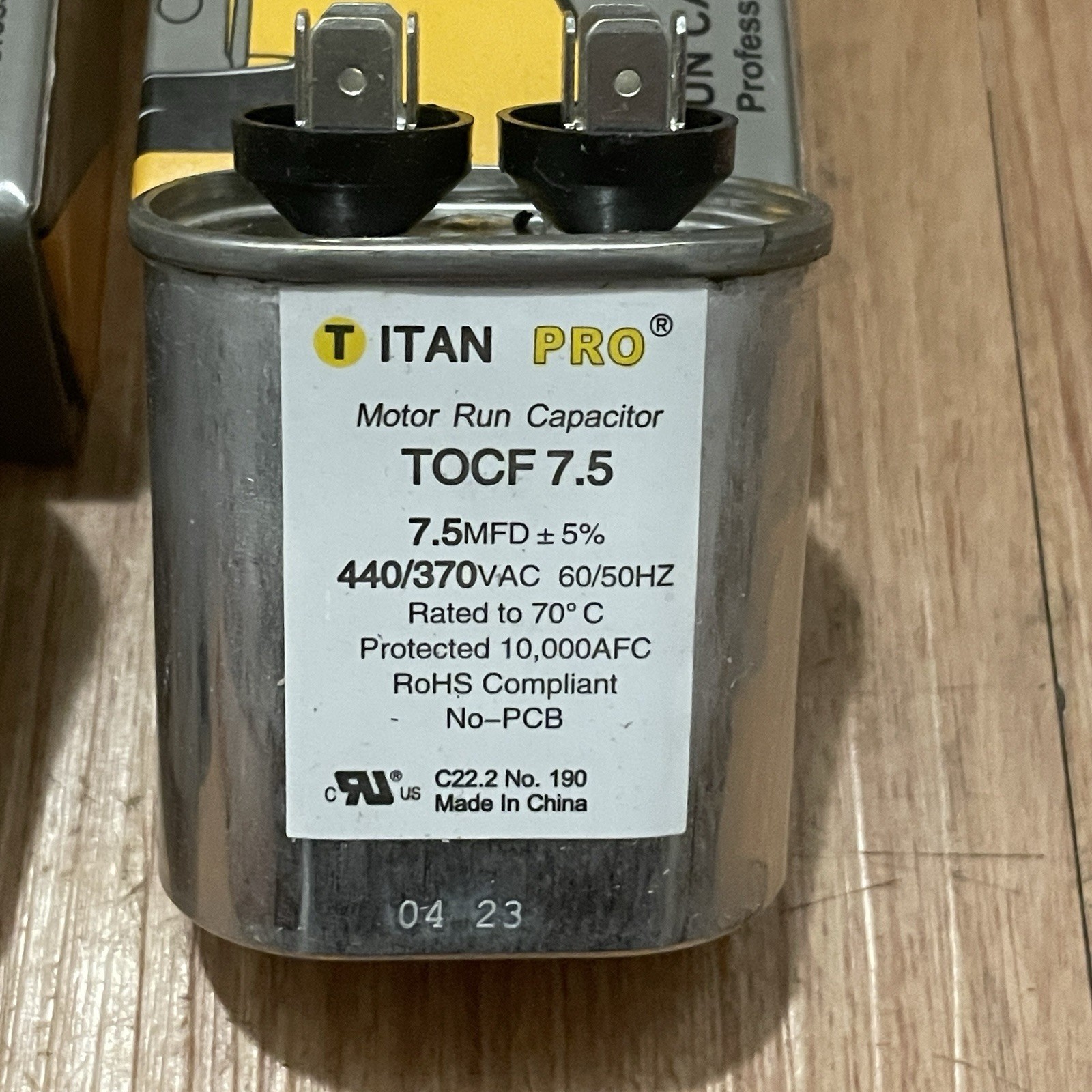 Titan Pro Motor Run Capacitor 2 Piece 440/370 TOCF 7.5 OVAL