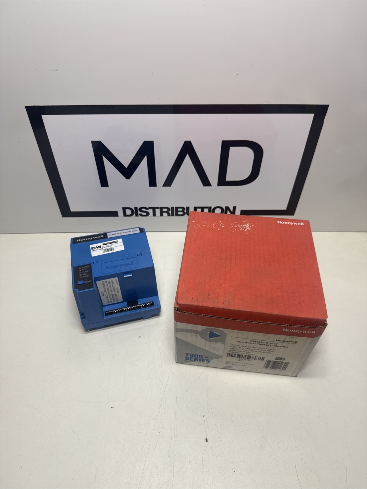 HONEYWELL RM7890B1030 On-Off Control 1 2.70LB Circuit Breaker