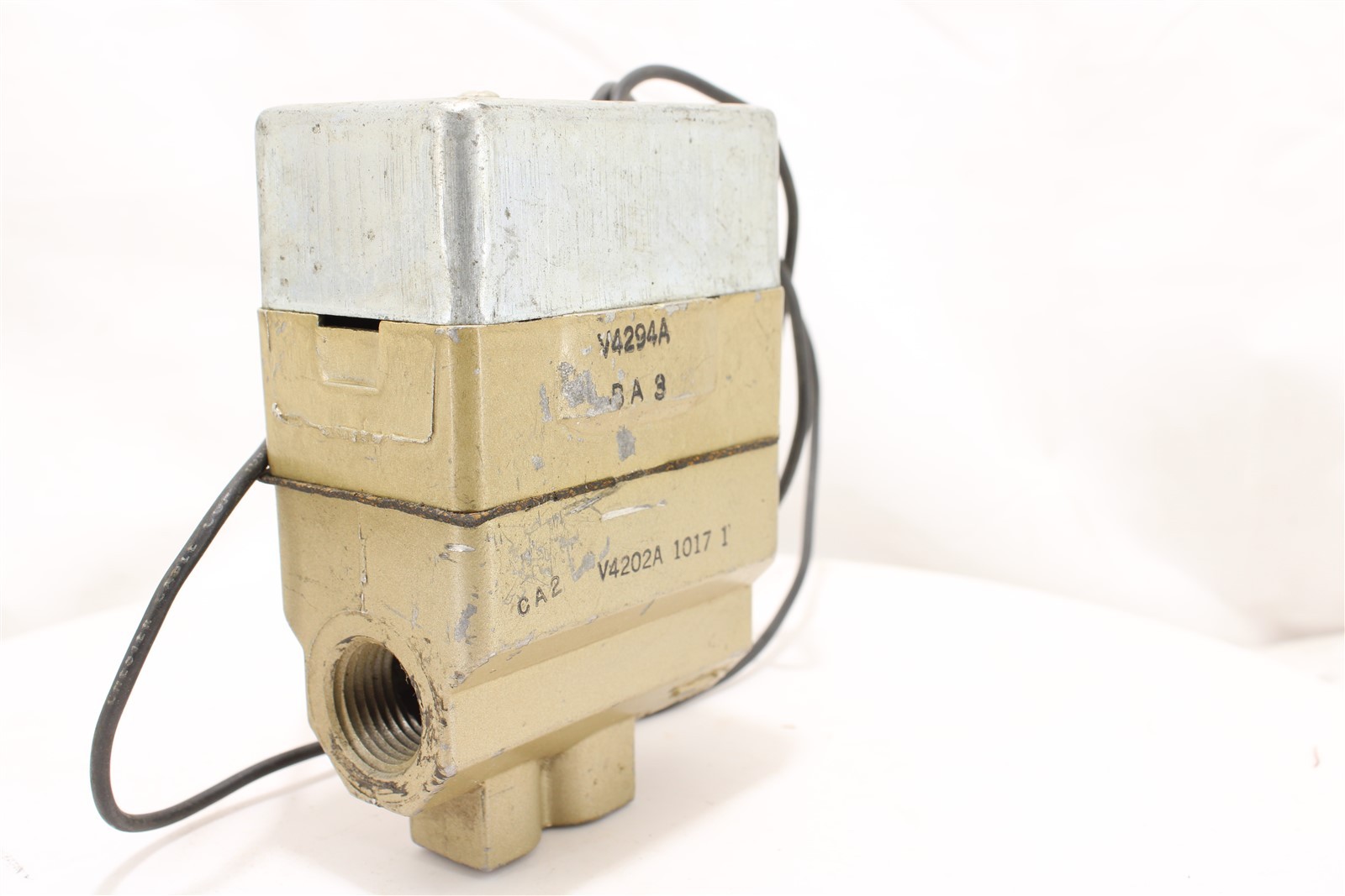 Honeywell V4202A-1017 Main Automatic Gas Valve Safety Shutoff