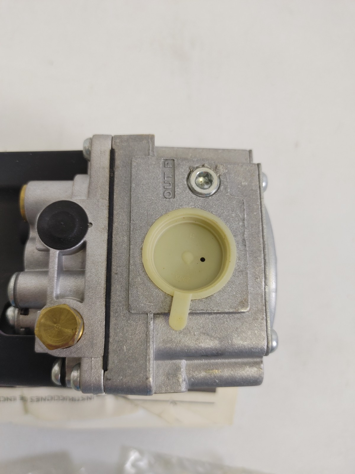 White-Rodgers Model 36H32-304 GAS VALVE UNUSED IN A WORN BOX