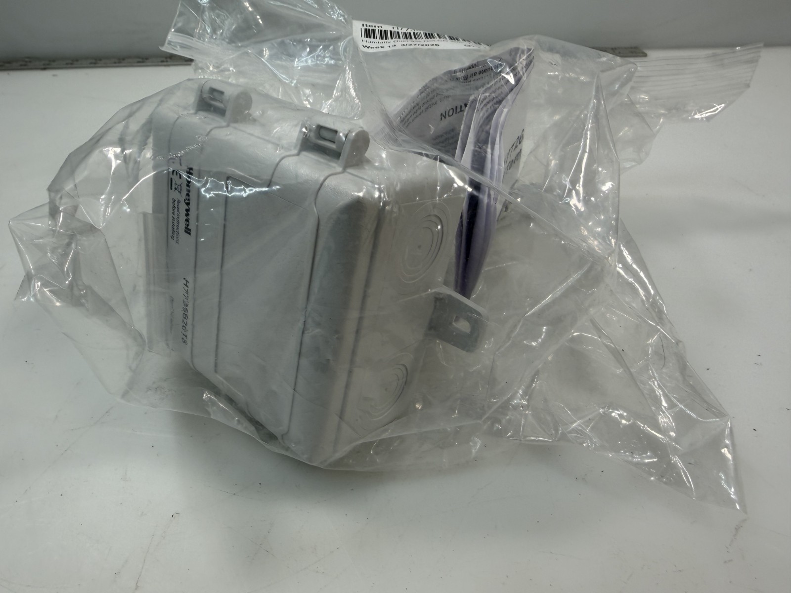 Honeywell H77 Series Humidity & Temperature Sensor H7735B2018 NEW