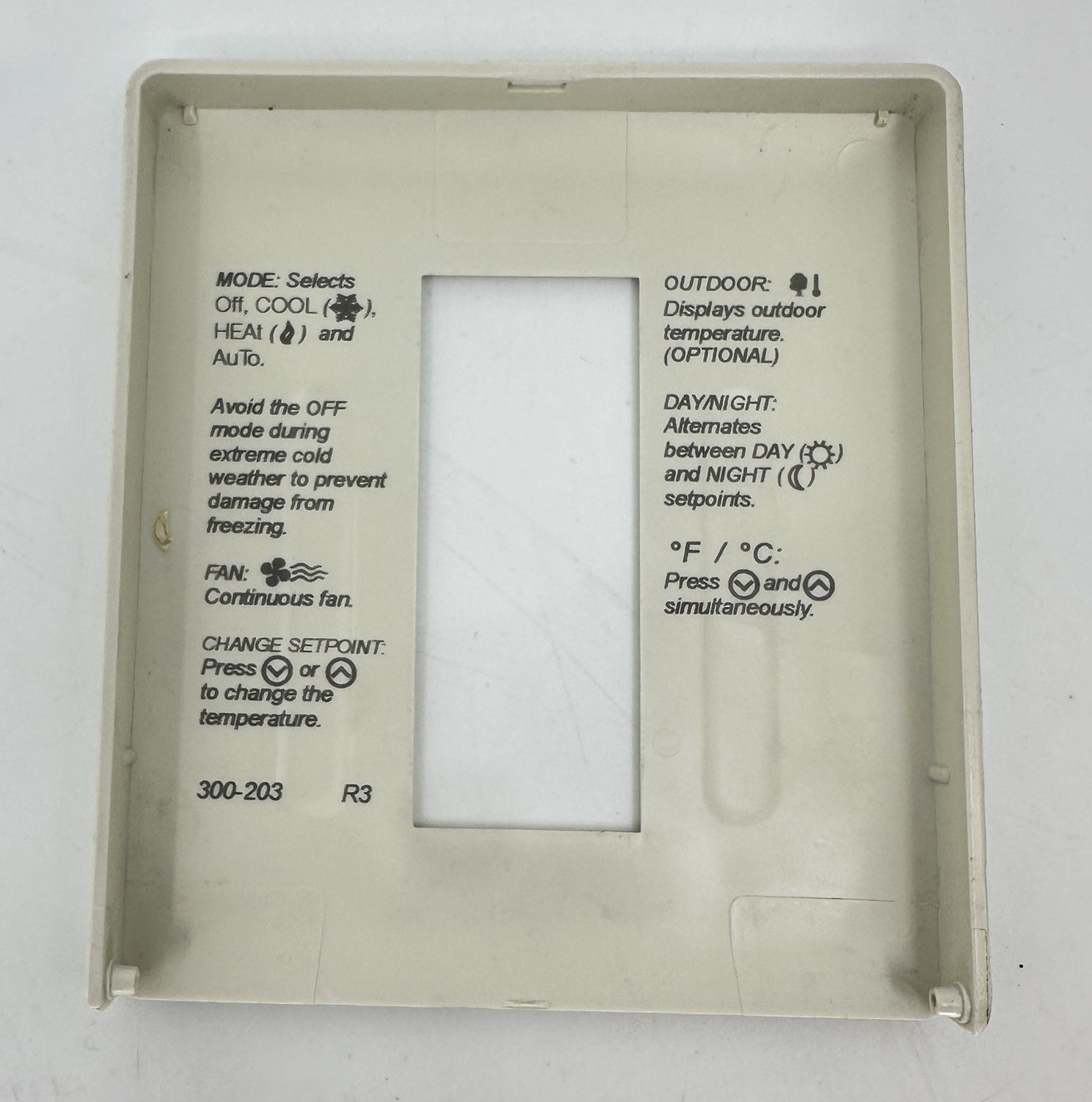 Robertshaw 300-203 Digital Thermostat 24Vac Auto Changeover