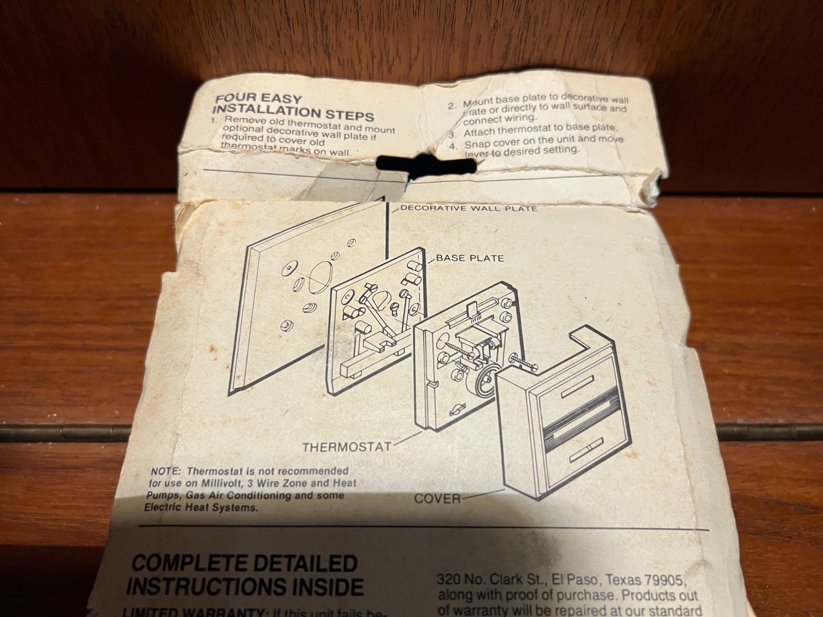 Robertshaw T40-1443 Non-Programable Thermostat 6-30V 1 Heat/1 Cool
