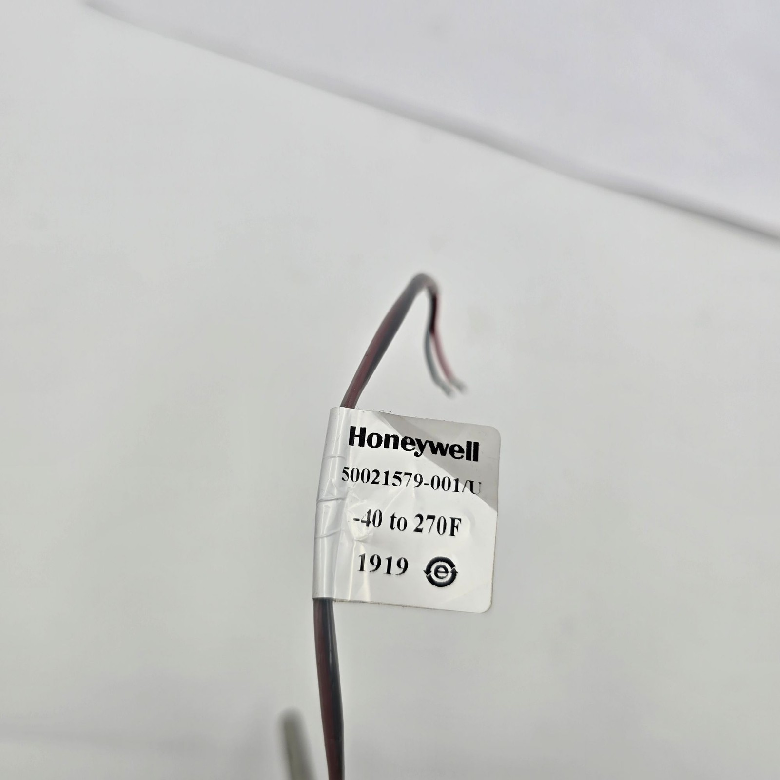 Honeywell 50021579-001/U -40 to 270F Temp Sensor