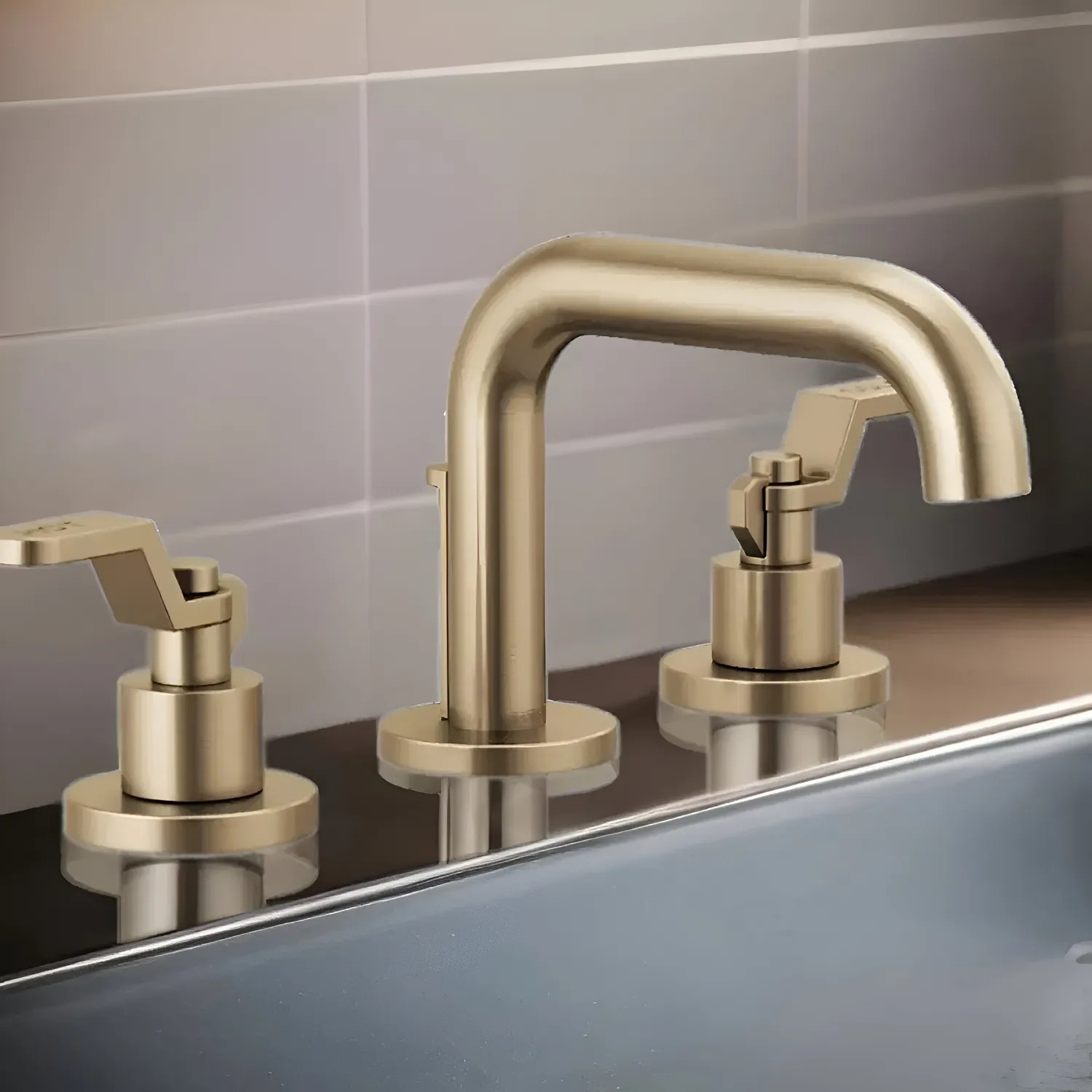 Delta Faucet 65337LF-GLLHP Bathroom Faucet 2-Handle Deck Mount Brass Luxe Gold