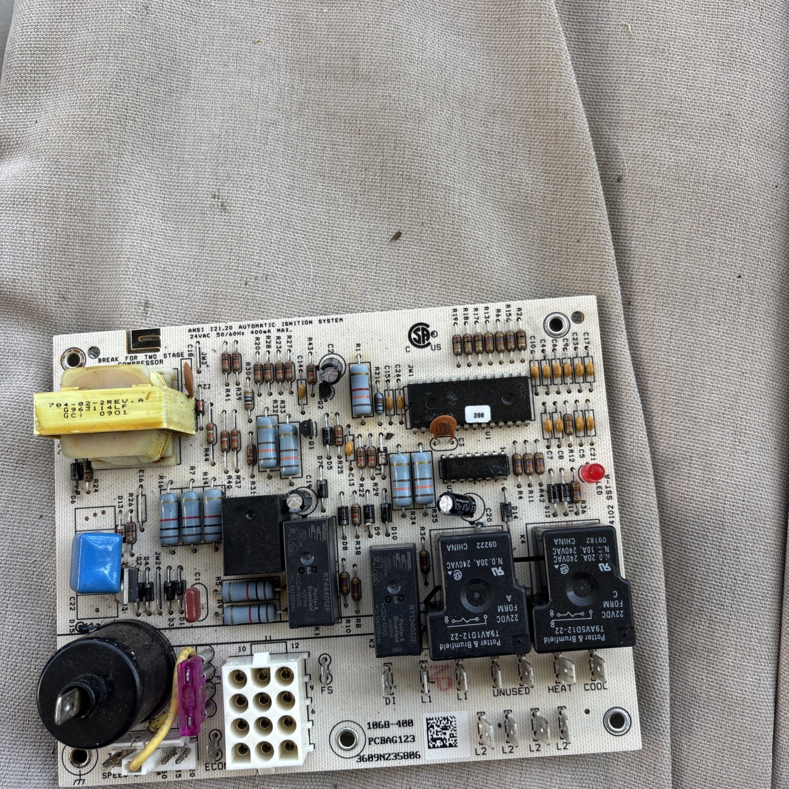 Goodman/Amana PCBAG123 1068-400 3609N235806 Control Circuit Board