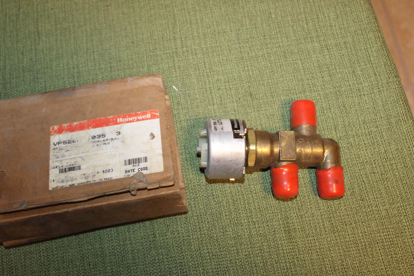NEW HONEYWELL VP526A1035 Pneumatic 3 Way Unitary Mixing Valve 1/2″ 2.5Cv