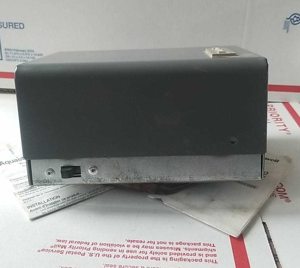 Honeywell L8148 J 1009 Aquastat Relay