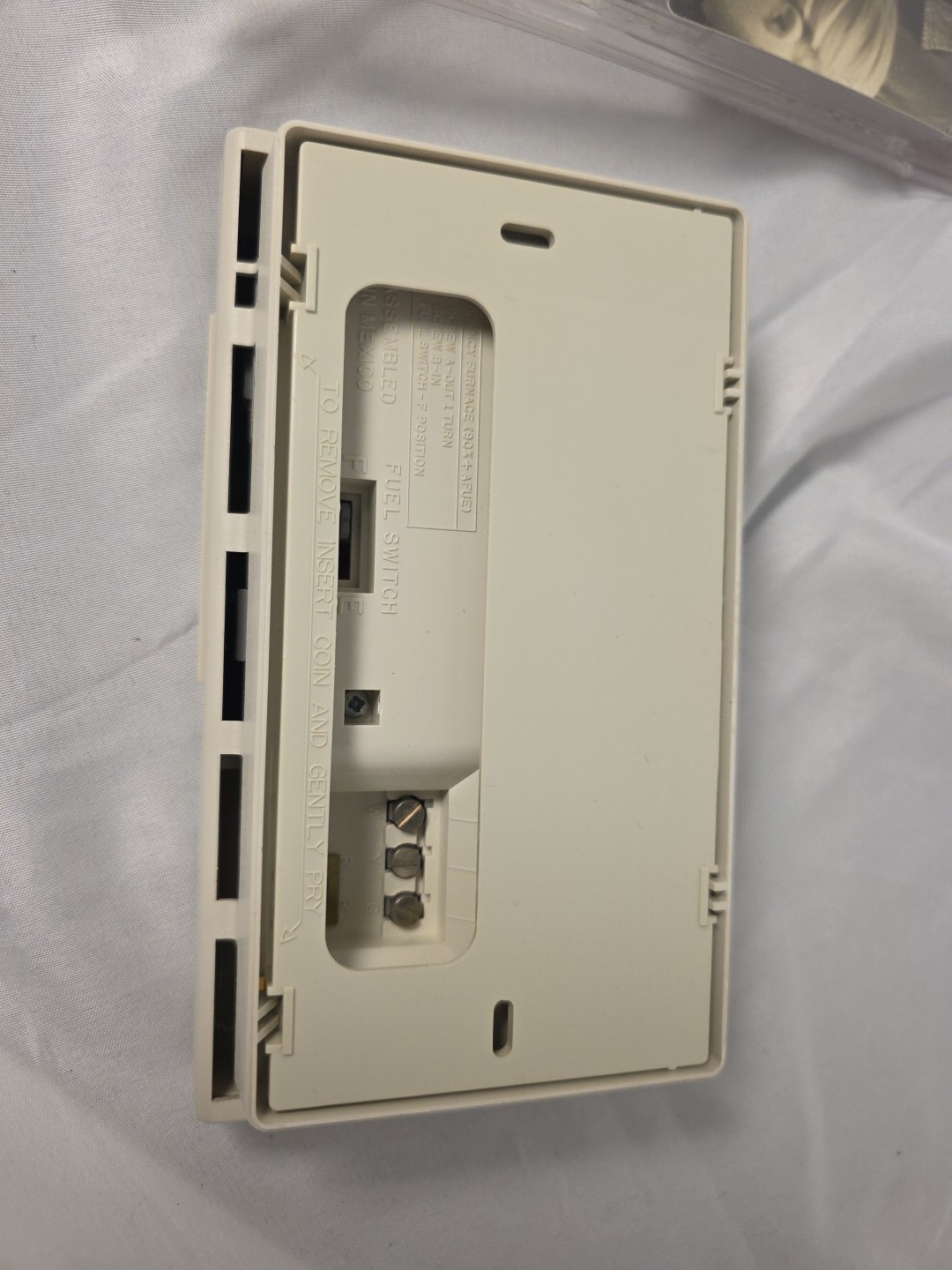 Thermostat Honeywell CT3200 5 and 2 day Programmable Beige Heat / Cold