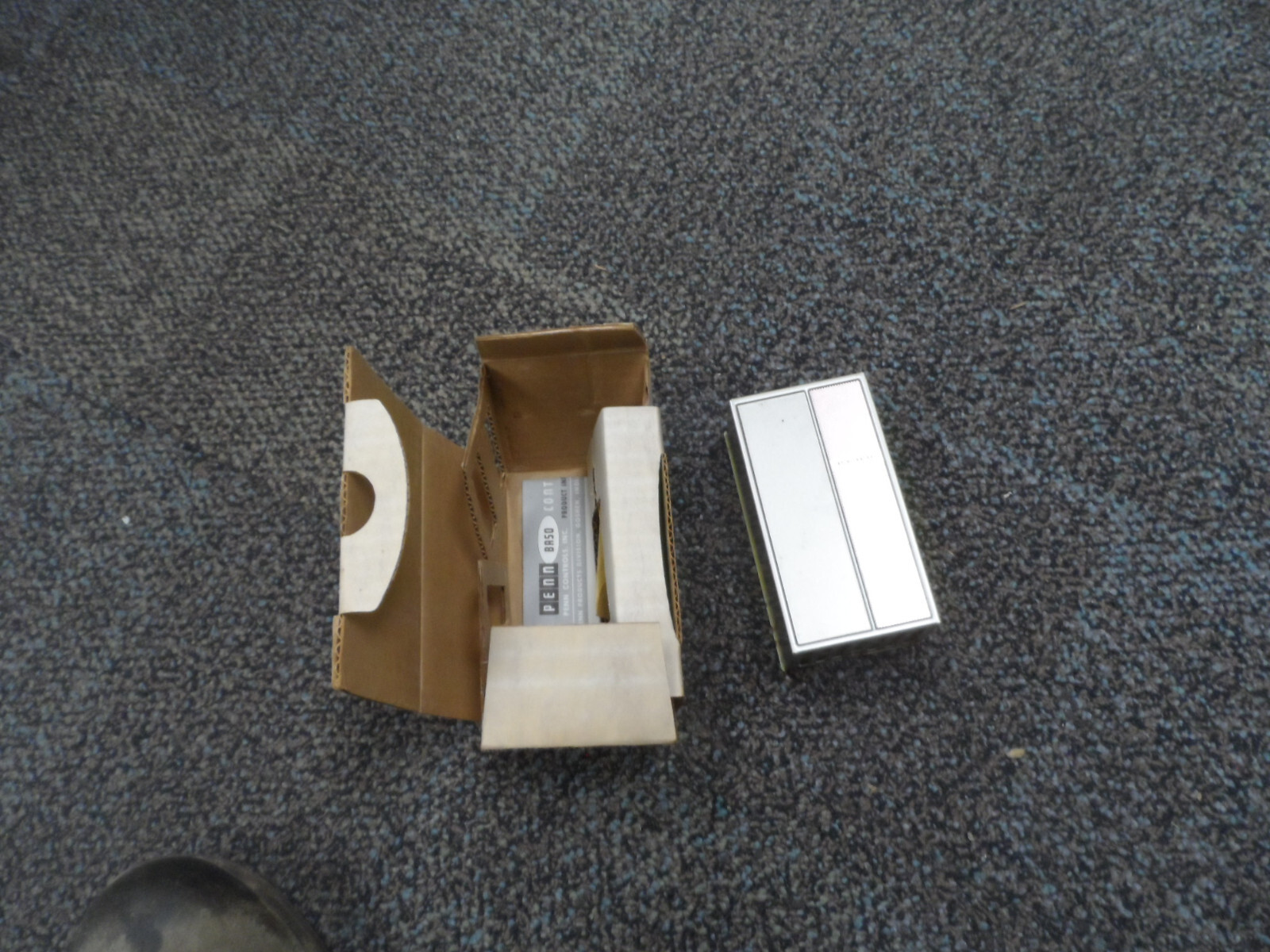Penn Johnson Controls T25A-16 Two Stage Room Thermostat, Range 40-90 F