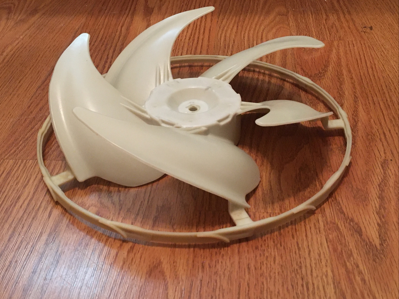 GE ac model: AHTK08AAW1 Condenser Fan Blade 294.5 x 85.5 mm Shaft Size : 5/16 in
