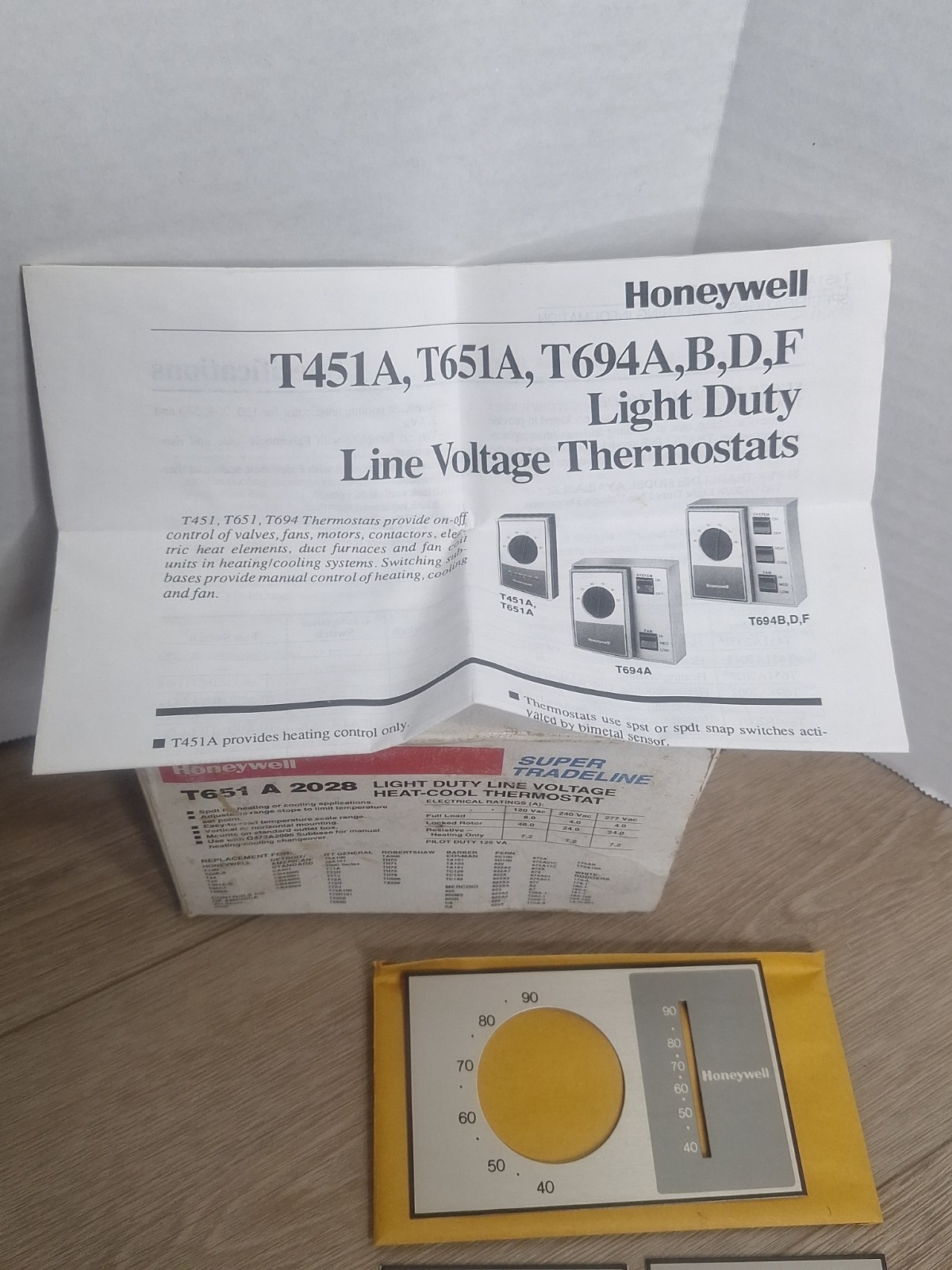 New Honeywell T651 A 2028 / T651A2028 Line Voltage Heat-Cool Thermostat