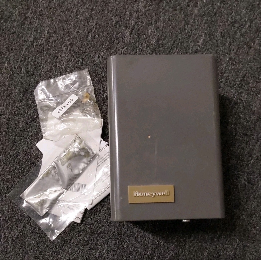 Good Condition! Honeywell L8148 J 1009 Aquastat Relay BC