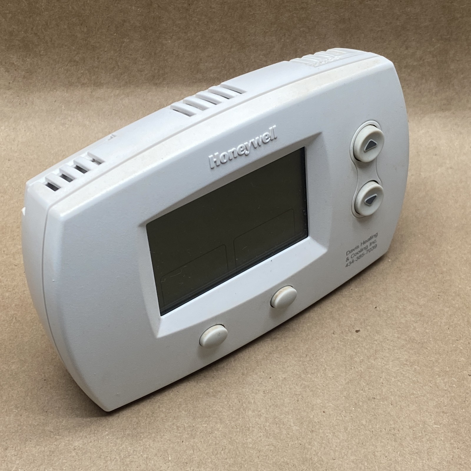 Honeywell TH5220D1003 FocusPRO 5000 Non-Programmable Digital Thermostat 2H/2C