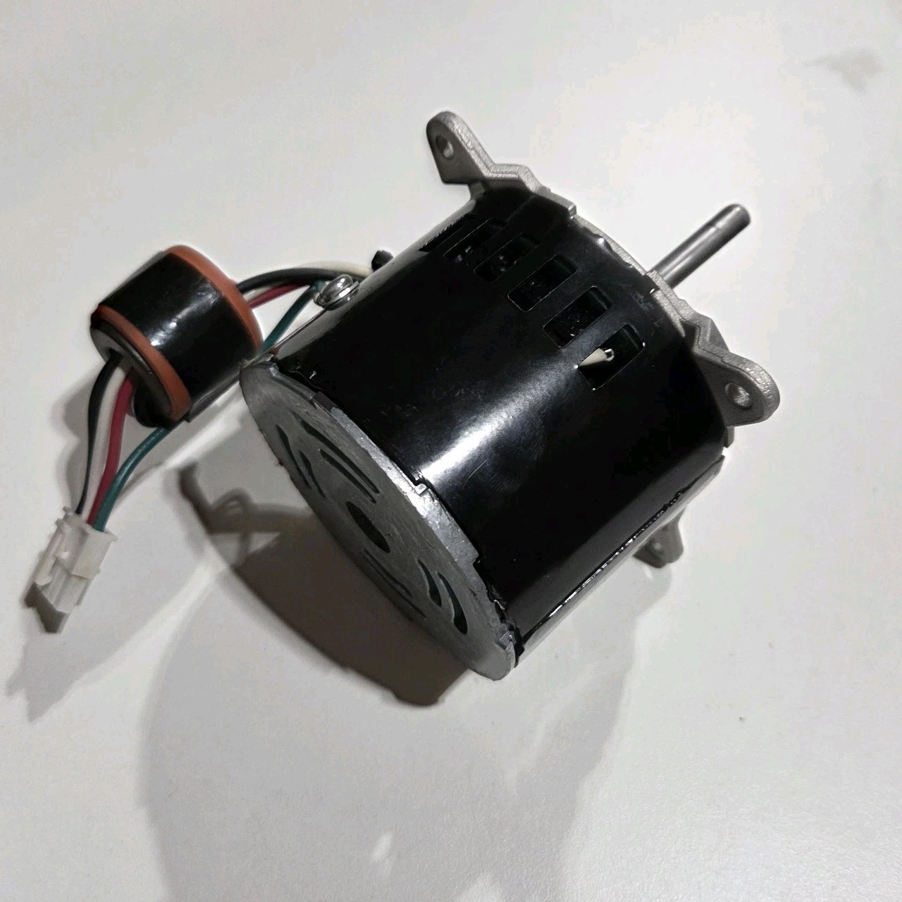 71500178 HC24CN117 81104165 inducer motor not tested sold as is