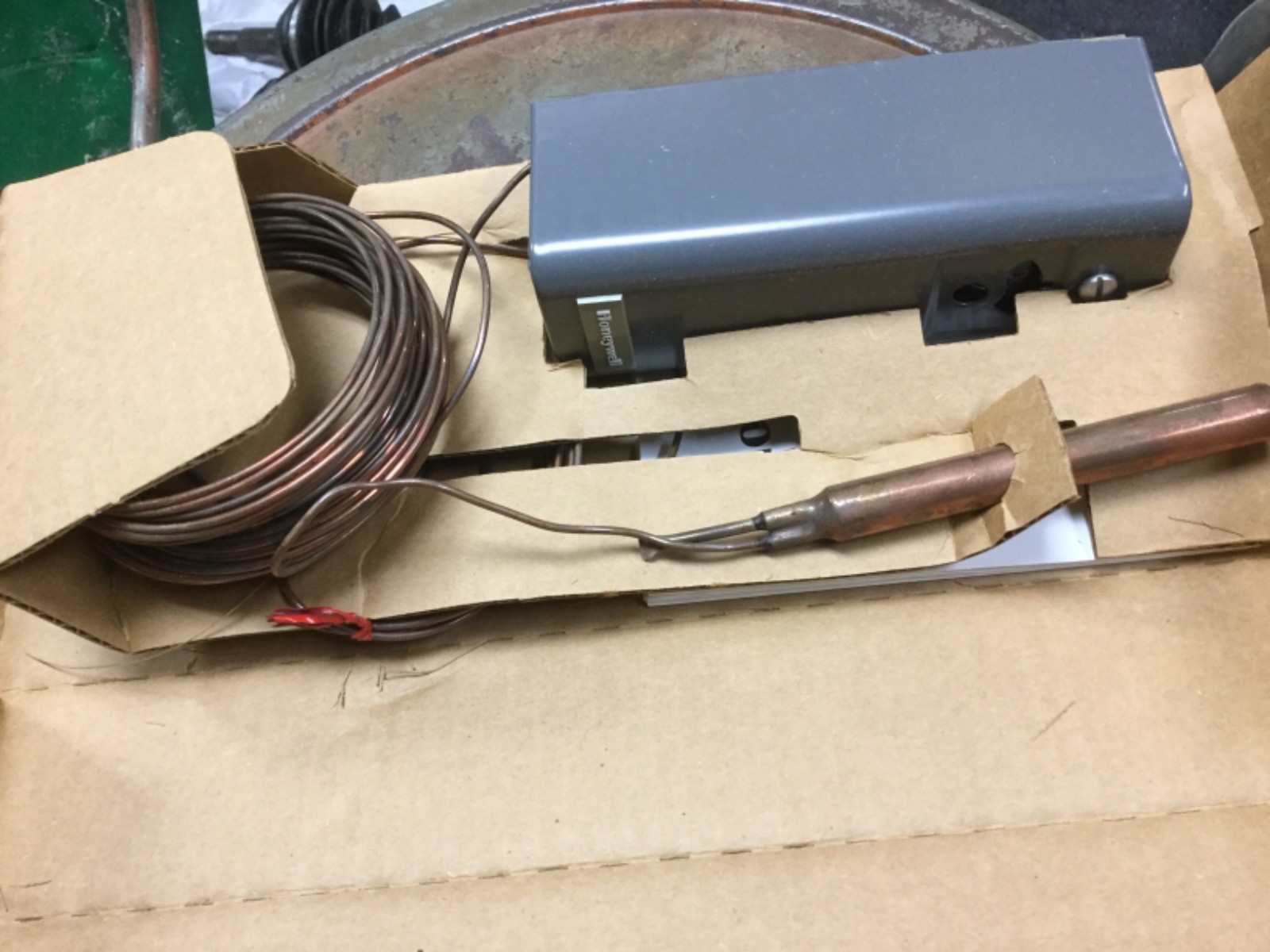 HONEYWELL Dual bulb boiler reset CONTROLLER Thermostat new old stock T678B1006