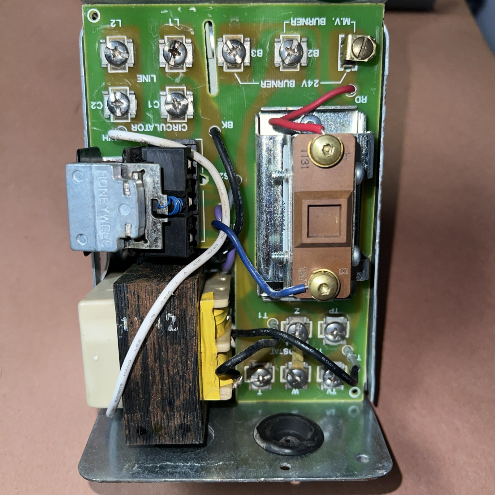 HONEYWELL AQUASTAT RELAY L8148J 1009