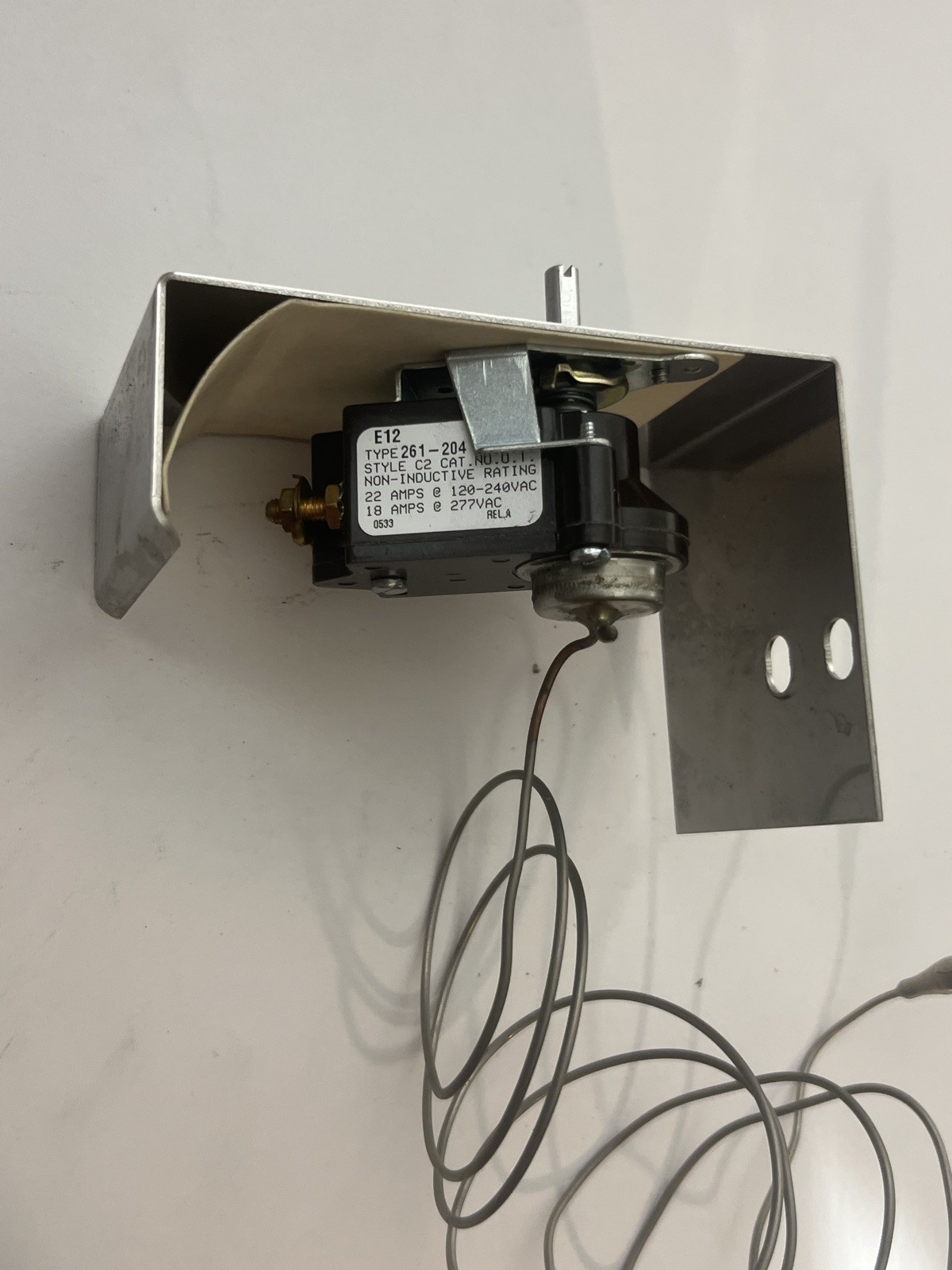 White Rodgers E12 Type 261-204 Thermostat 265°F SPST 120-240VAC 22A 6′ Capillary