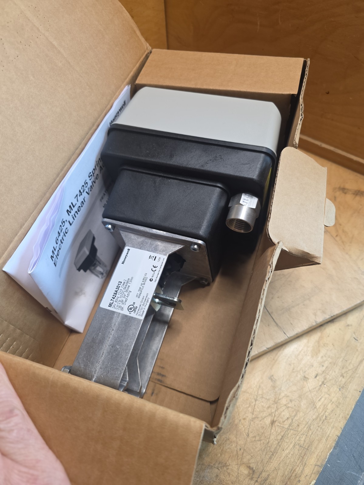 NIB Honeywell ML7425A3013 Direct Coupled Valve Actuator *WE*SHIP*TODAY*