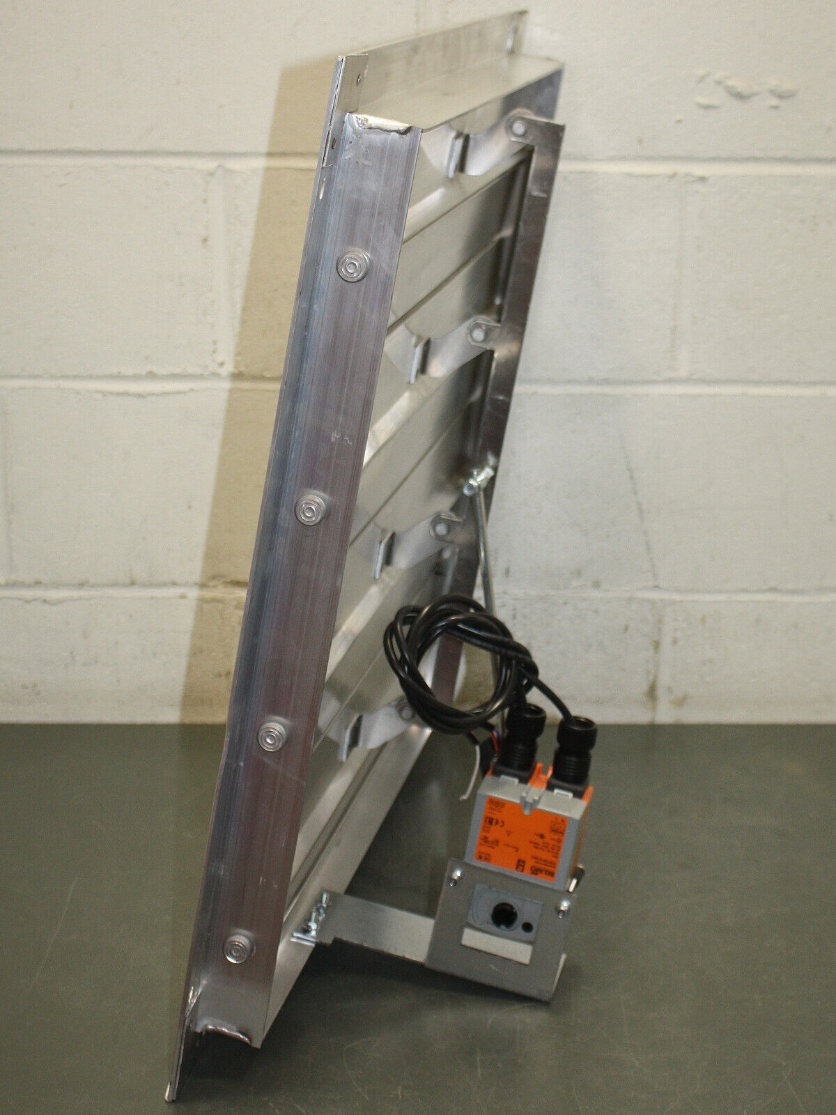 Dayton Motorized Damper 3C315, for 24″ Fan Blade, 27″ x 27″ Flange, Aluminum