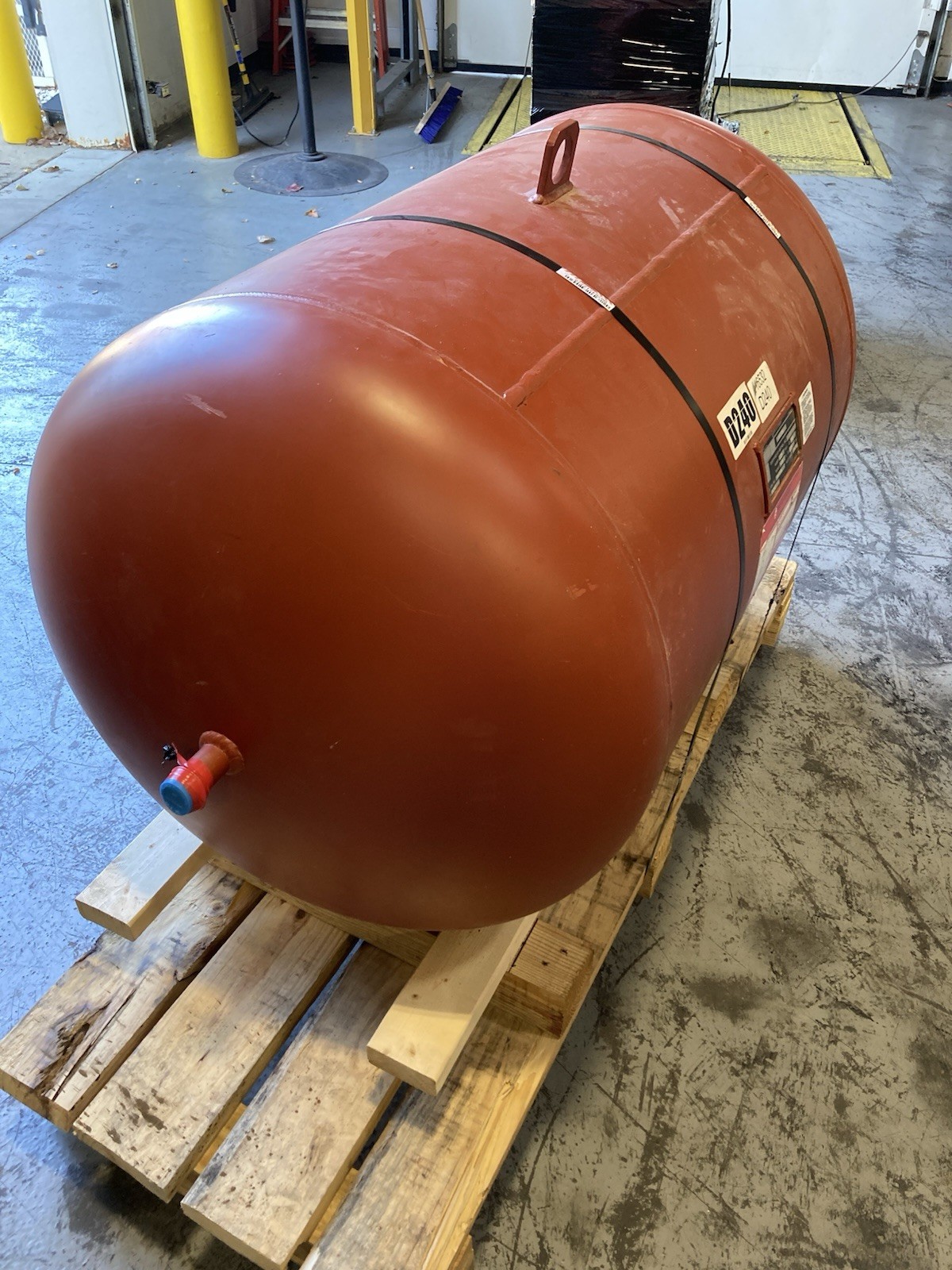 Bell & Gossett D240 Thermal Expansion Tank, 125# ASME Certified