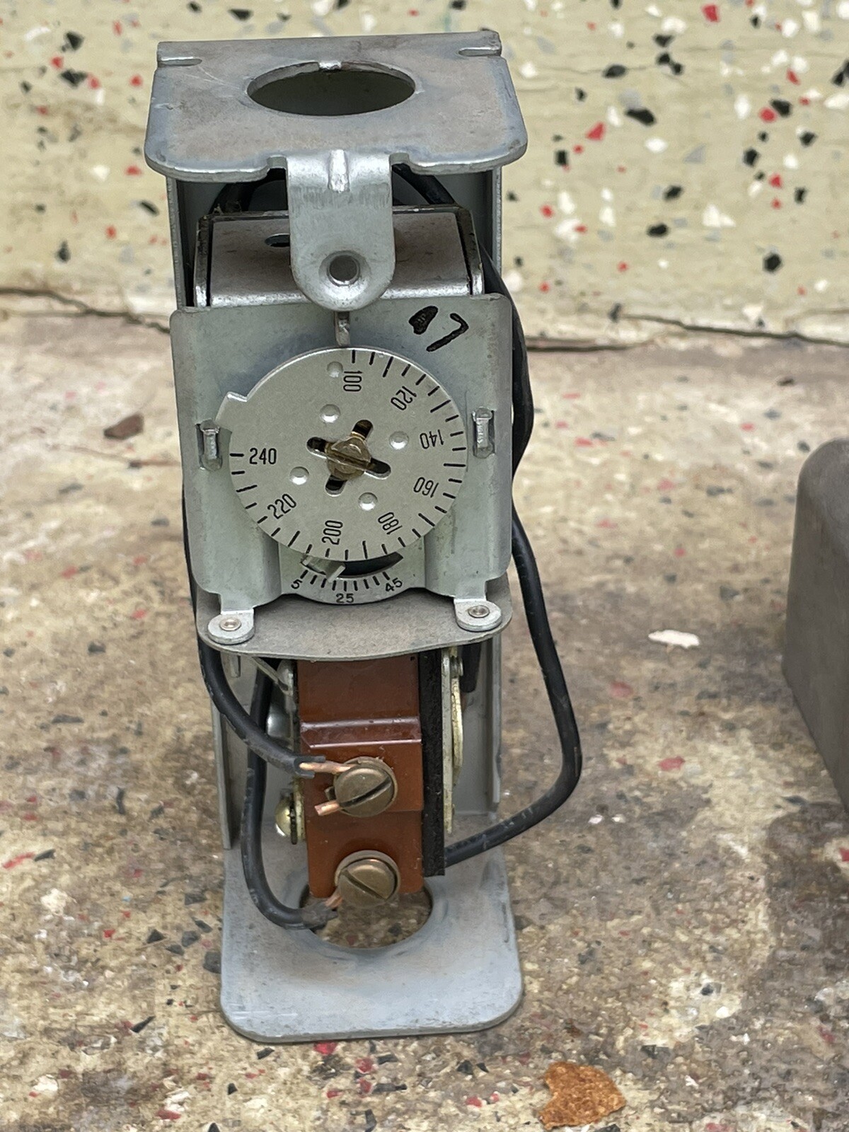 Honeywell L4007B3X0A4 Well Immersion Control 100 to 240 Degrees