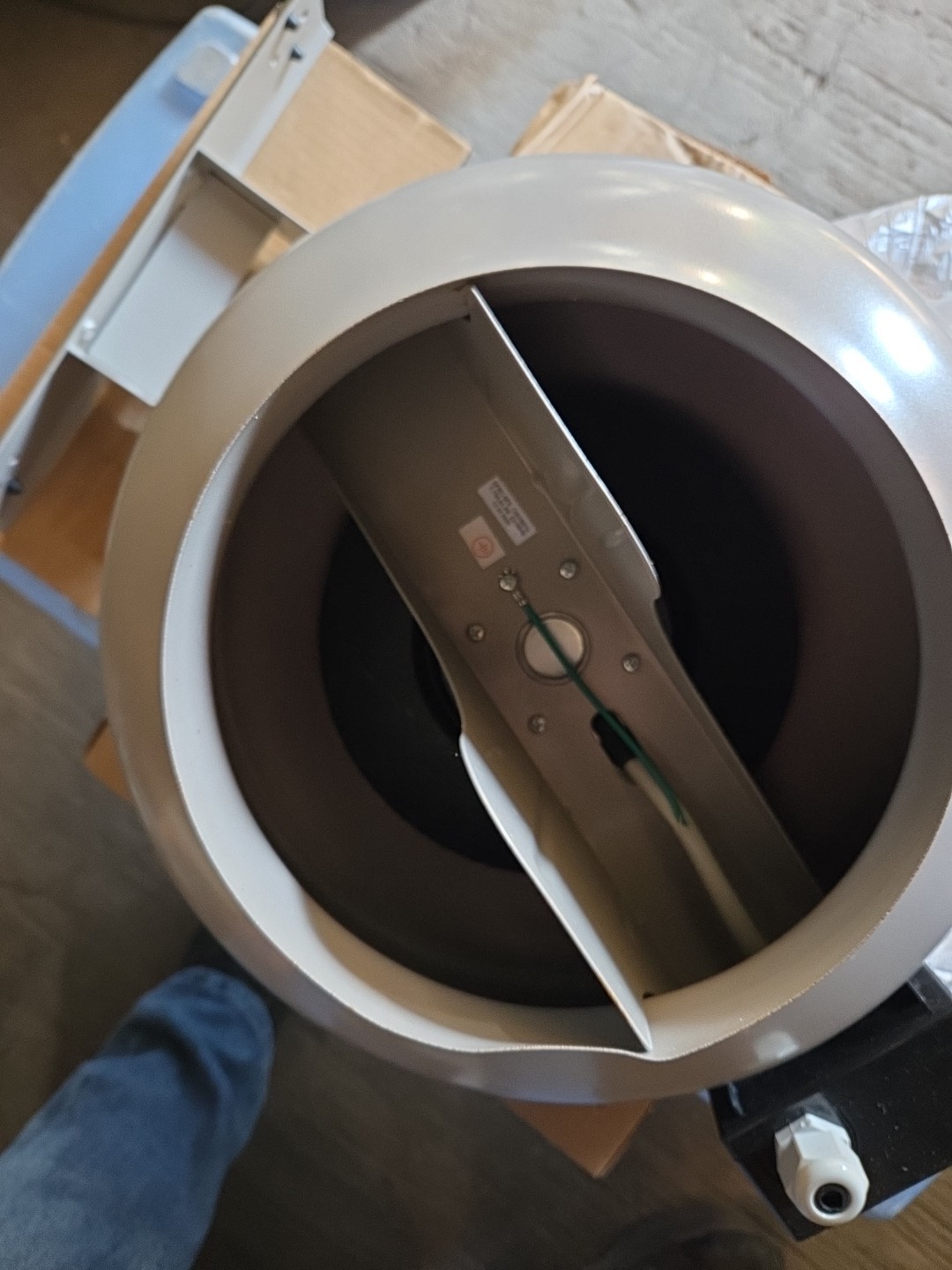 Canarm In-Line Duct Fan: 579 cfm Max., 8 in Duct, 140 W, 120V AC