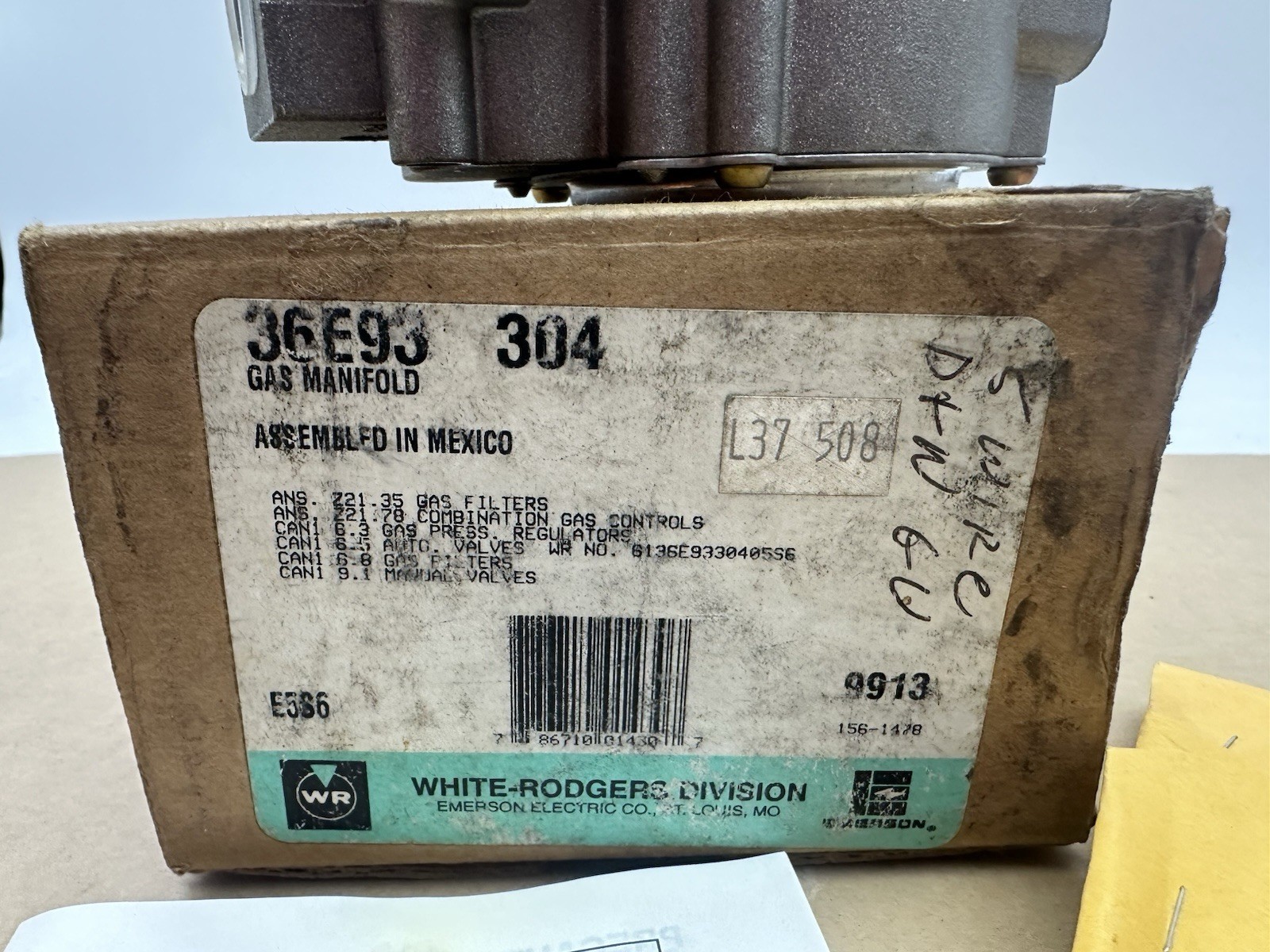 White Rodgers 36E93 304 Manifold Gas Valve New Old Stock In Box