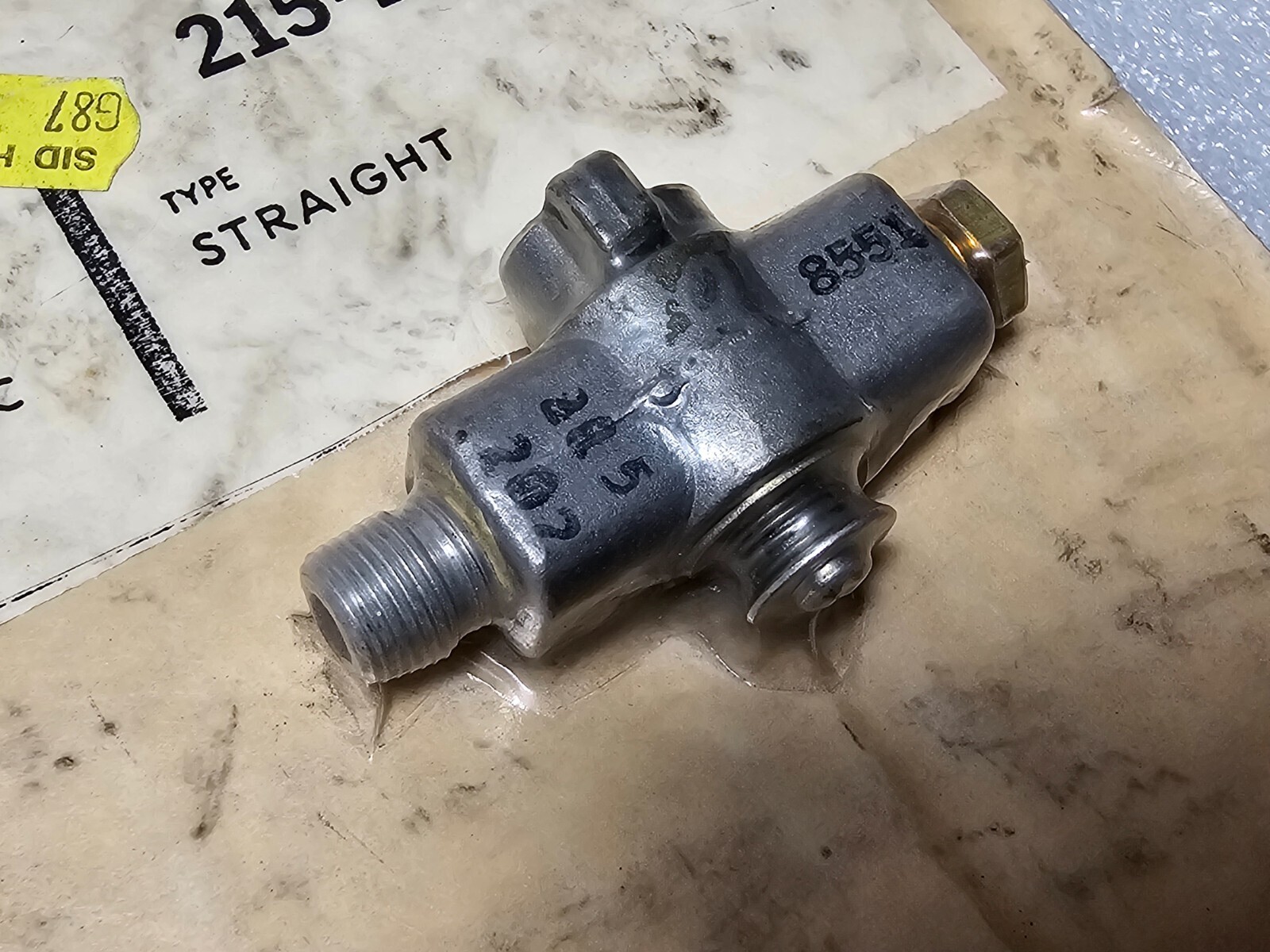 Sid Harvey Straight Pilot Valve D-215 (215-202), 1/8″ NPT x 1/4″ Compression