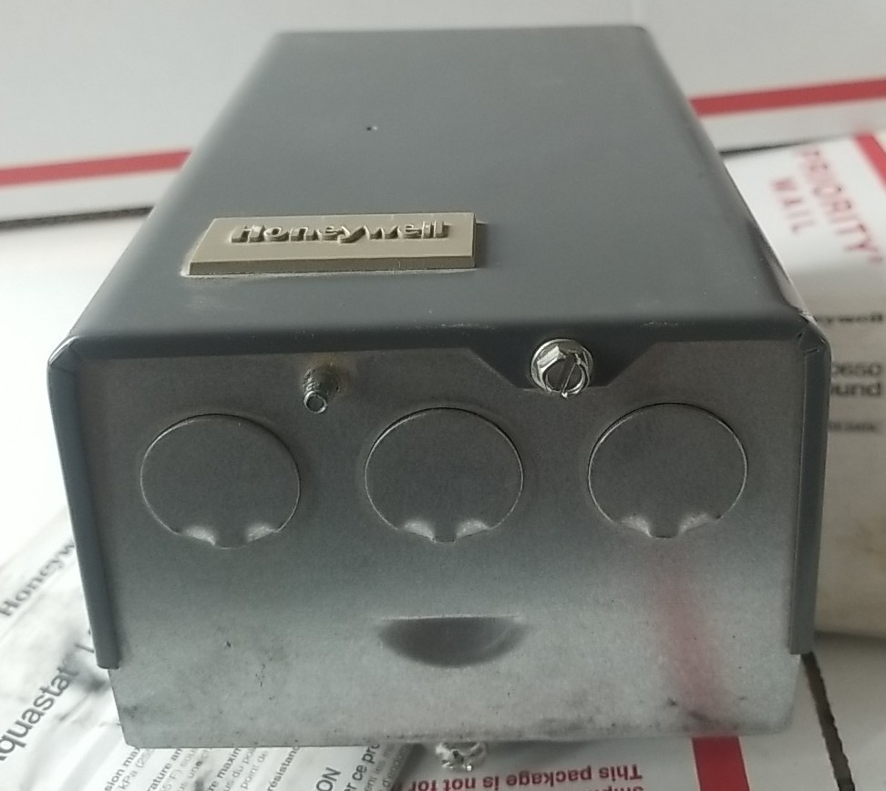 Honeywell L8148 J 1009 Aquastat Relay
